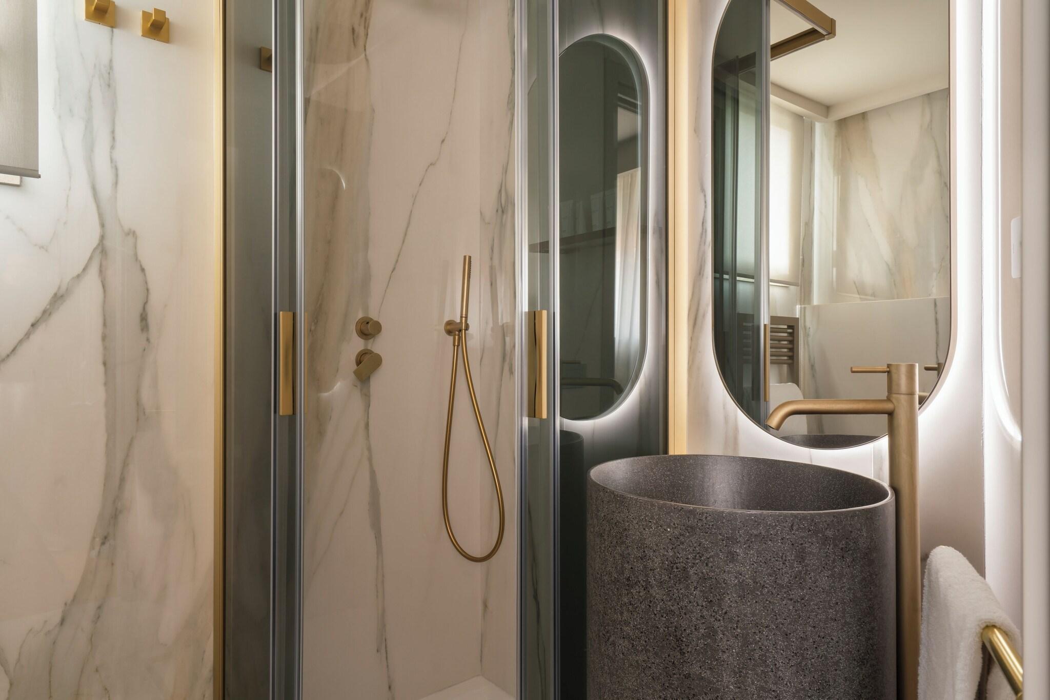 Double Classic Queen Bed