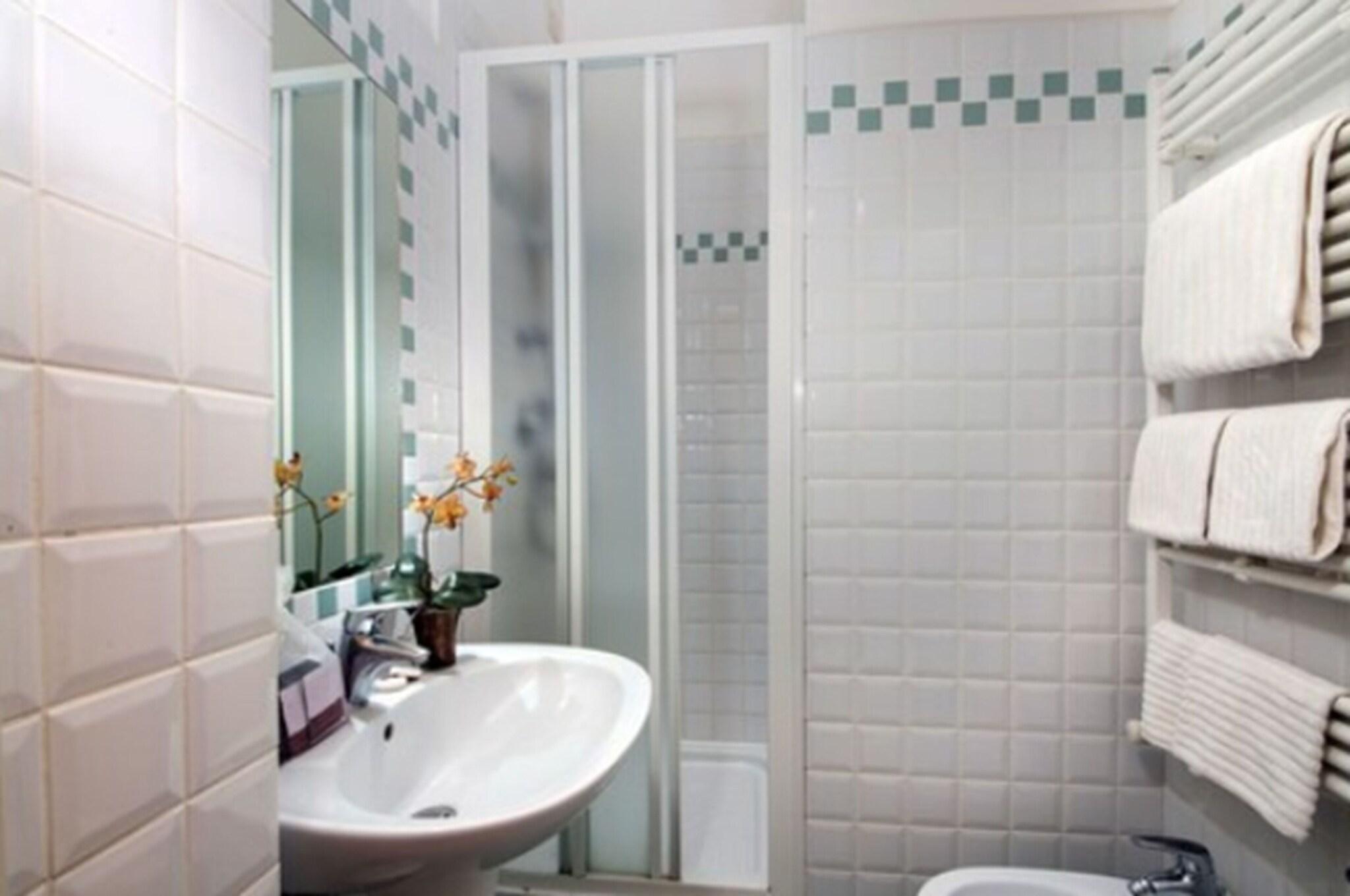 Double Classic Queen Bed