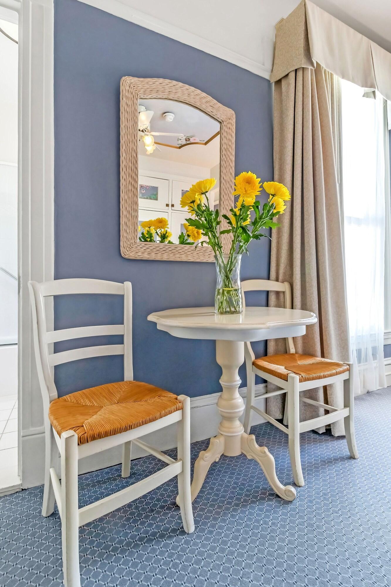 Double Deluxe Queen Bed