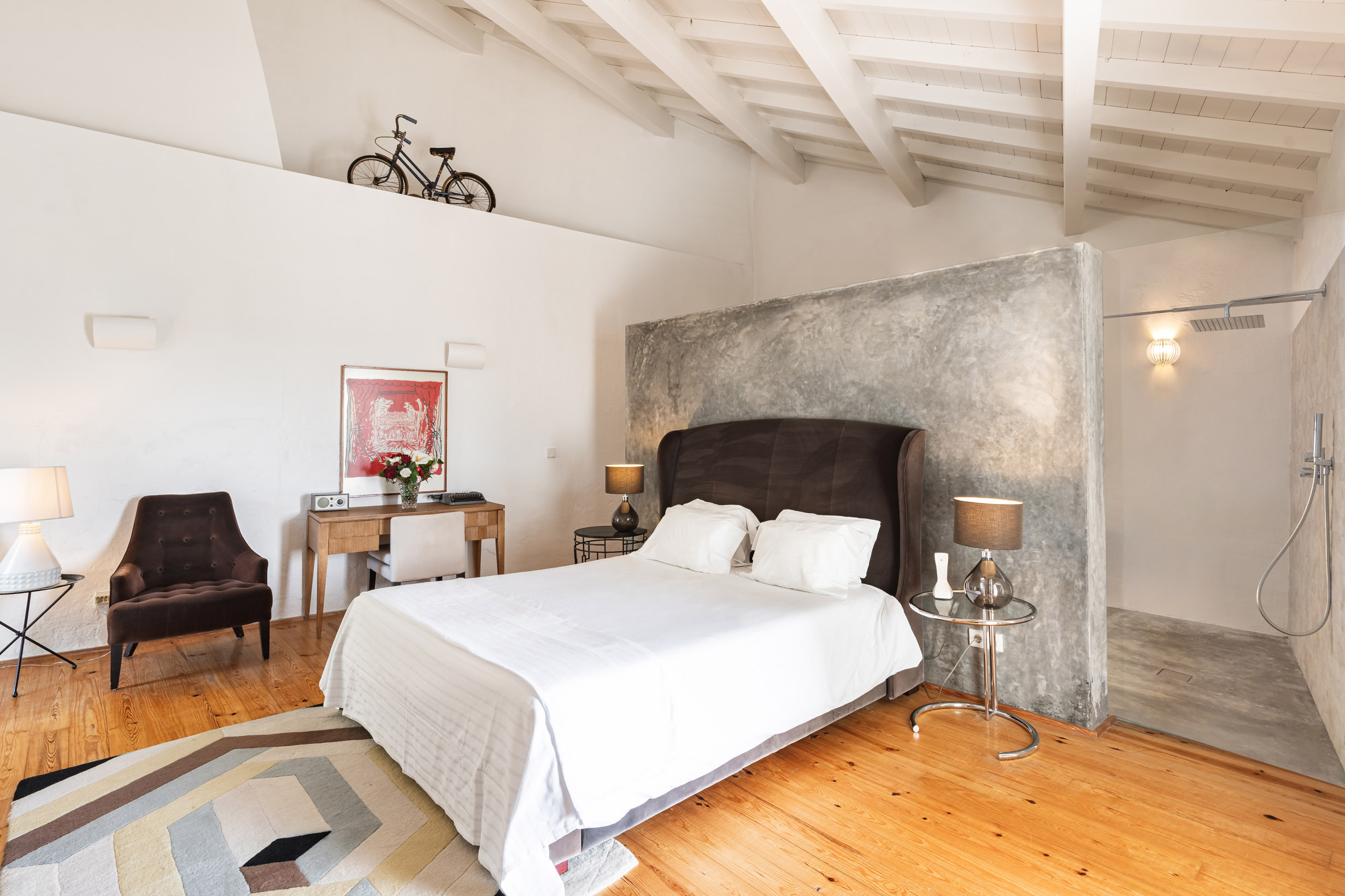 Junior Suite Queen Size Bed