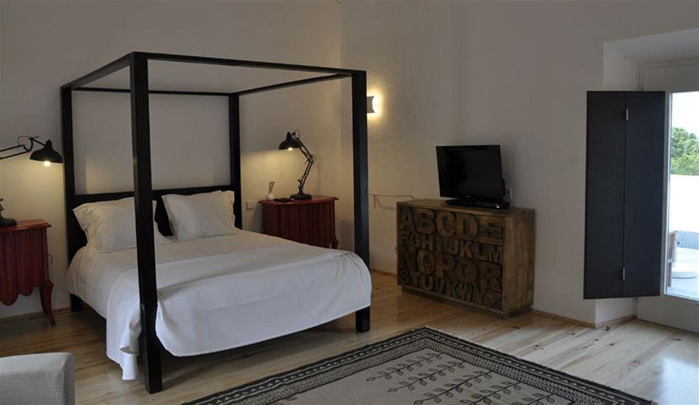 Junior Suite Queen Size Bed