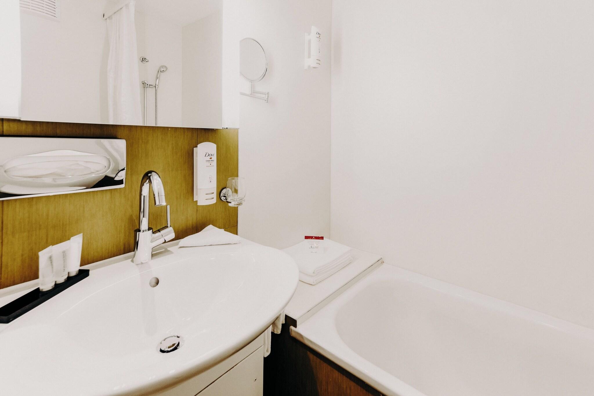 Single Superior Mountain View