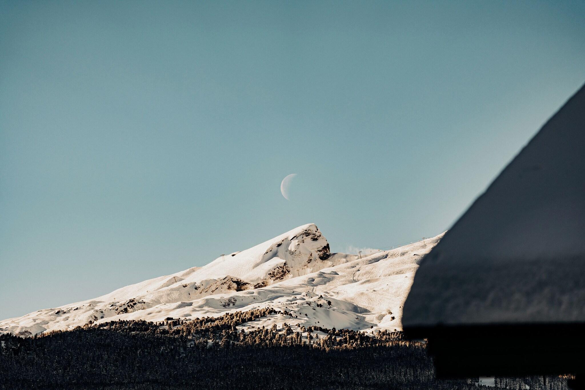 Single Superior Mountain View