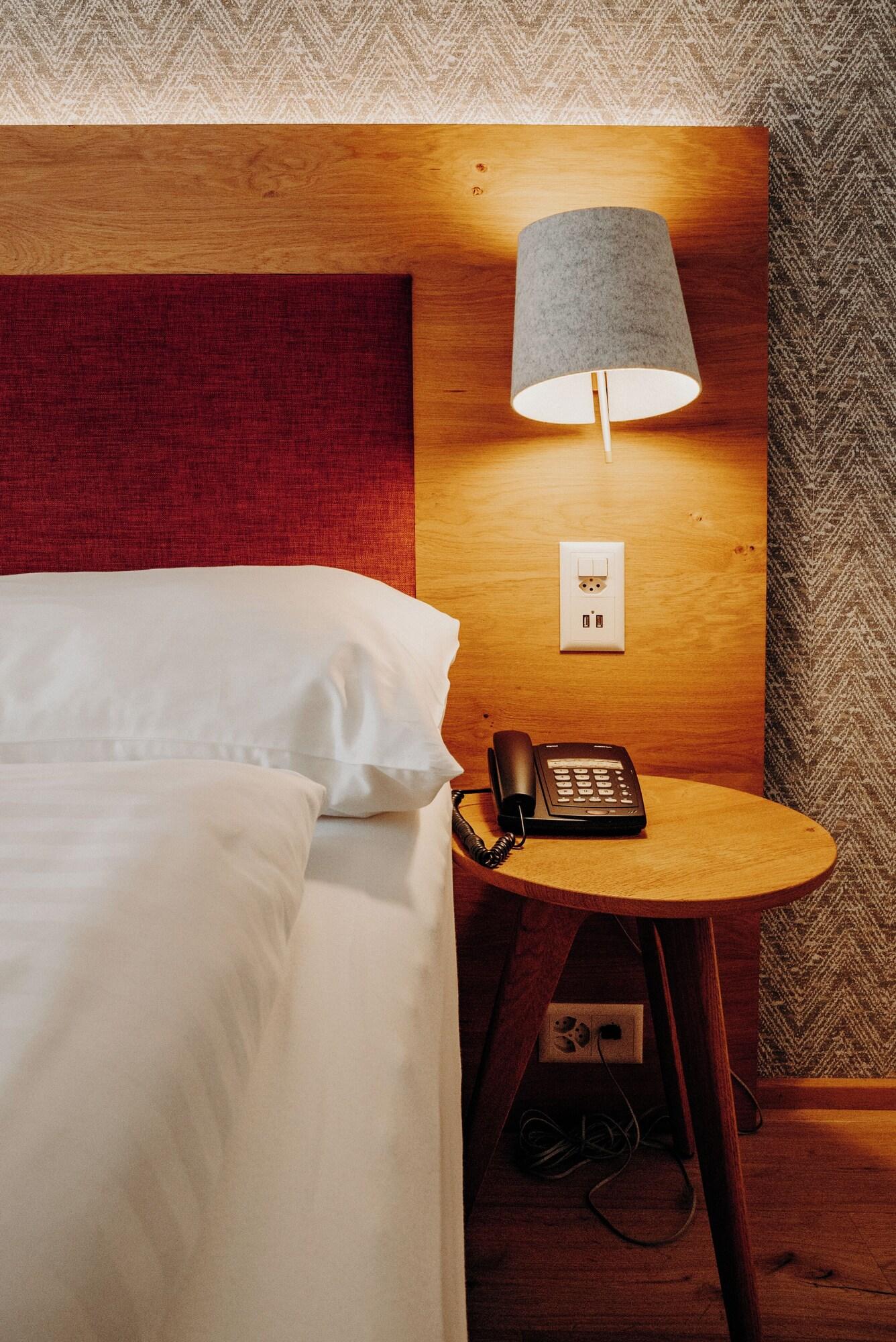 Twin Deluxe Mountain View