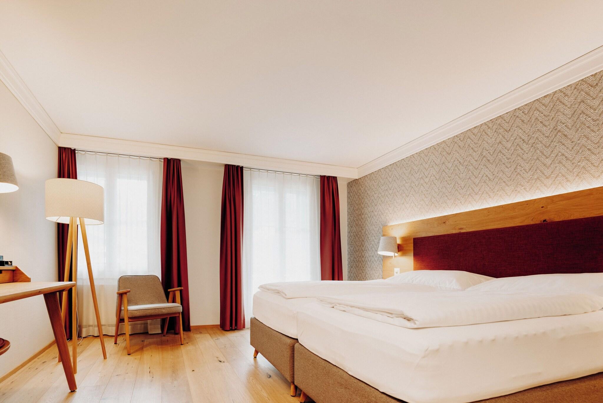 Twin Deluxe Mountain View