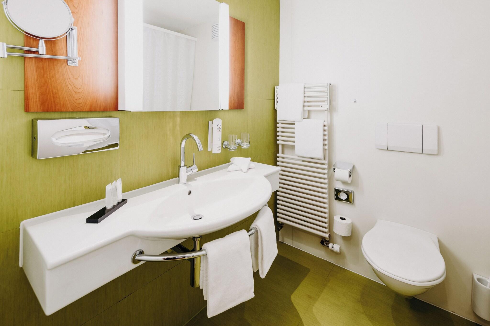 Twin Superior Mountain View