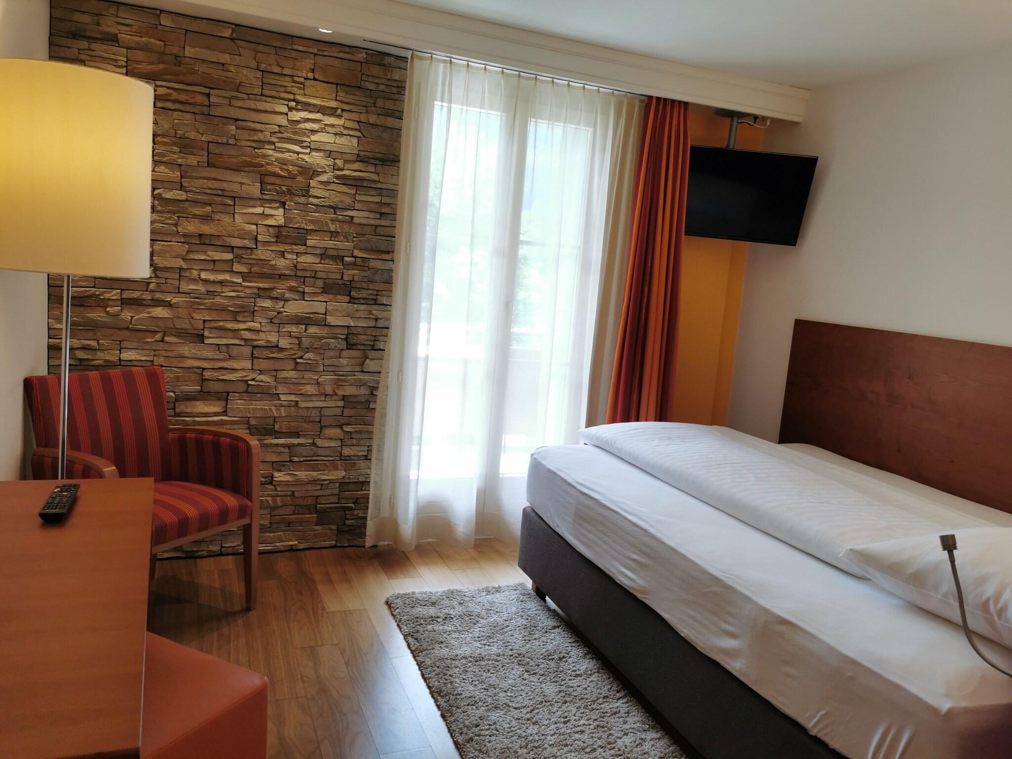 Single Superior Mountain View