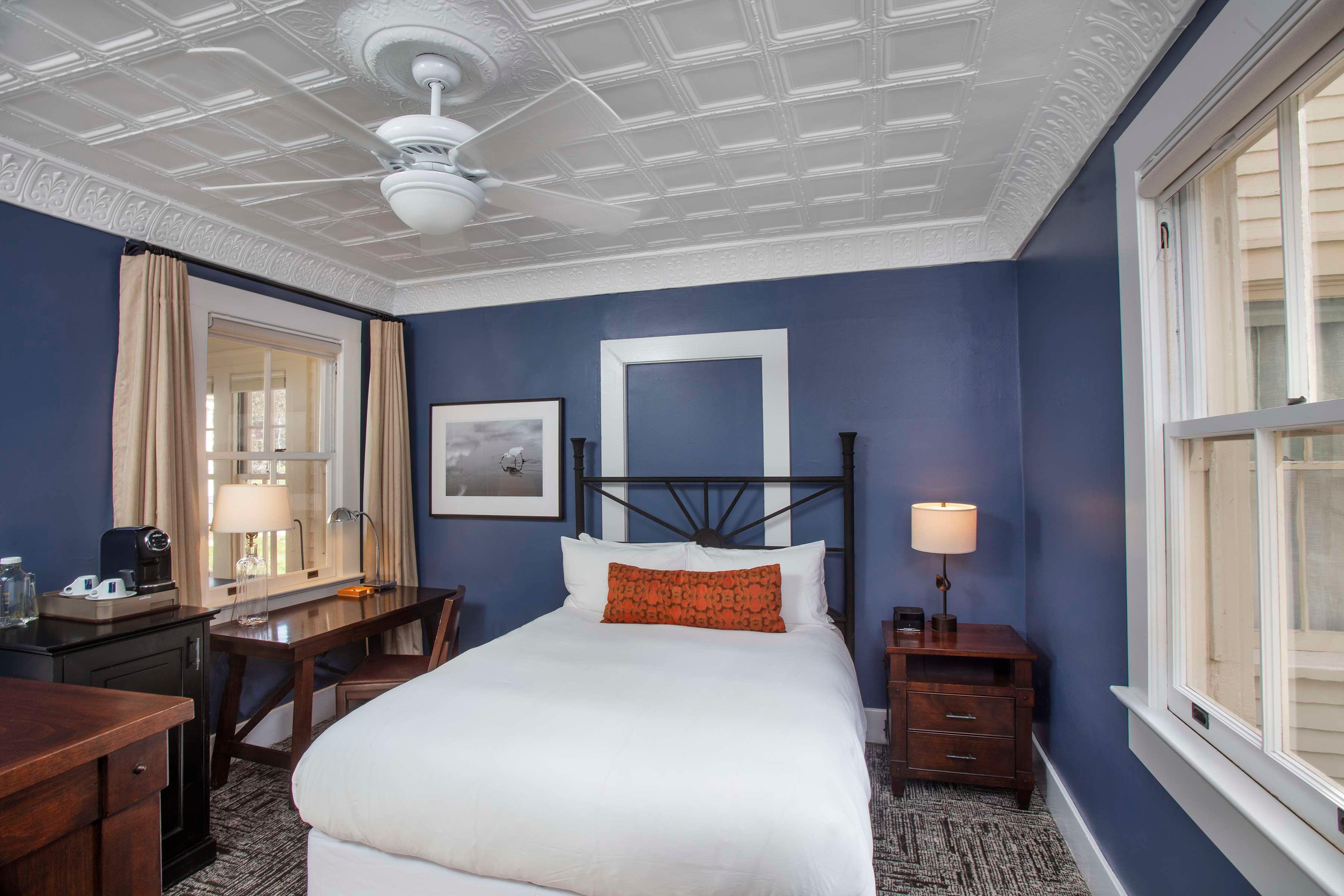 Double Queen Size Bed