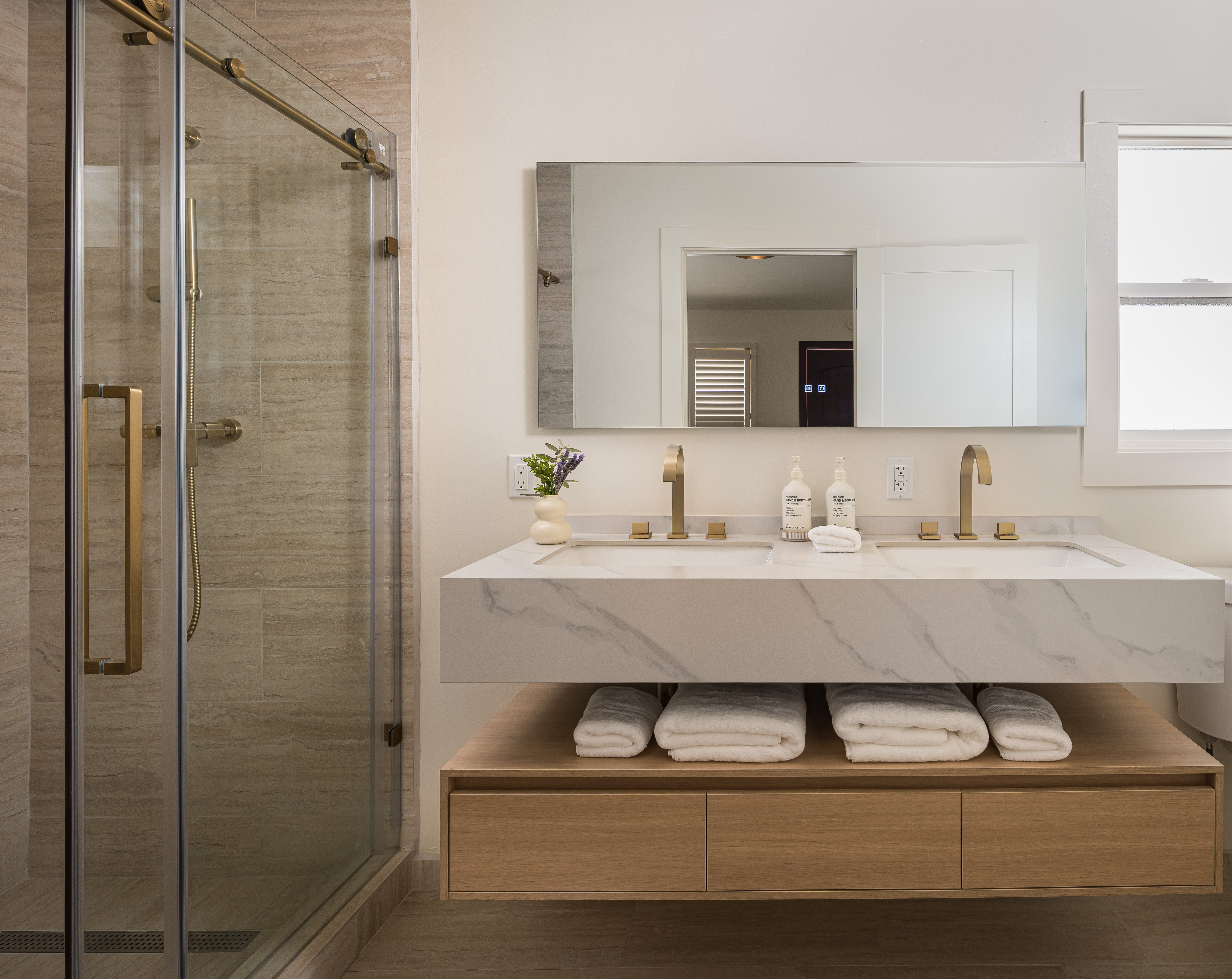 Suite Queen Size Bed