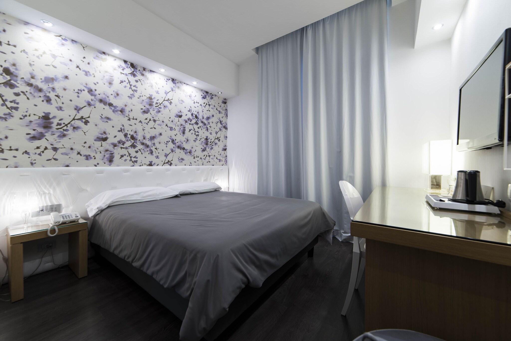 Double Classic Queen Bed