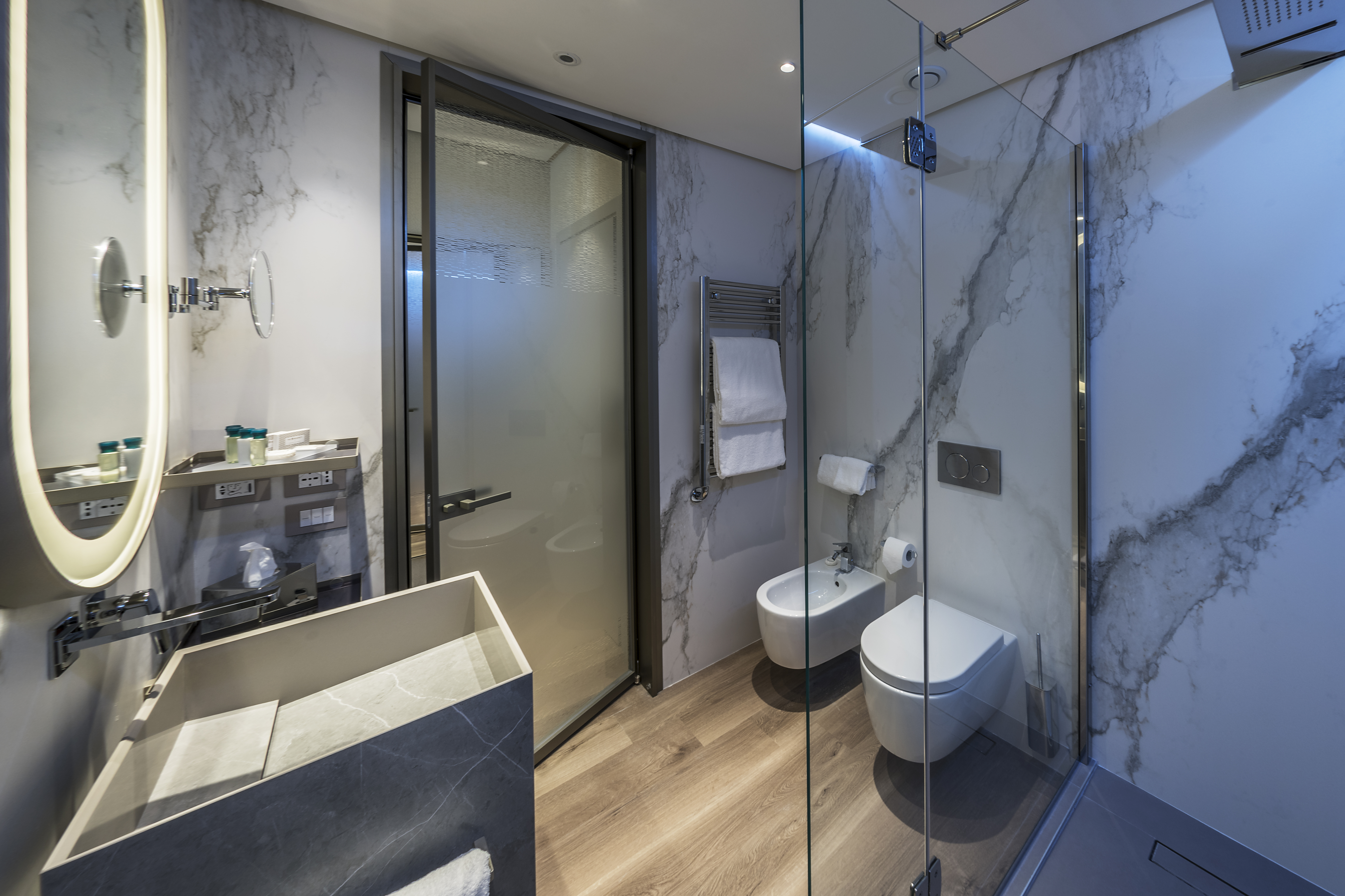 Double Classic Queen Bed