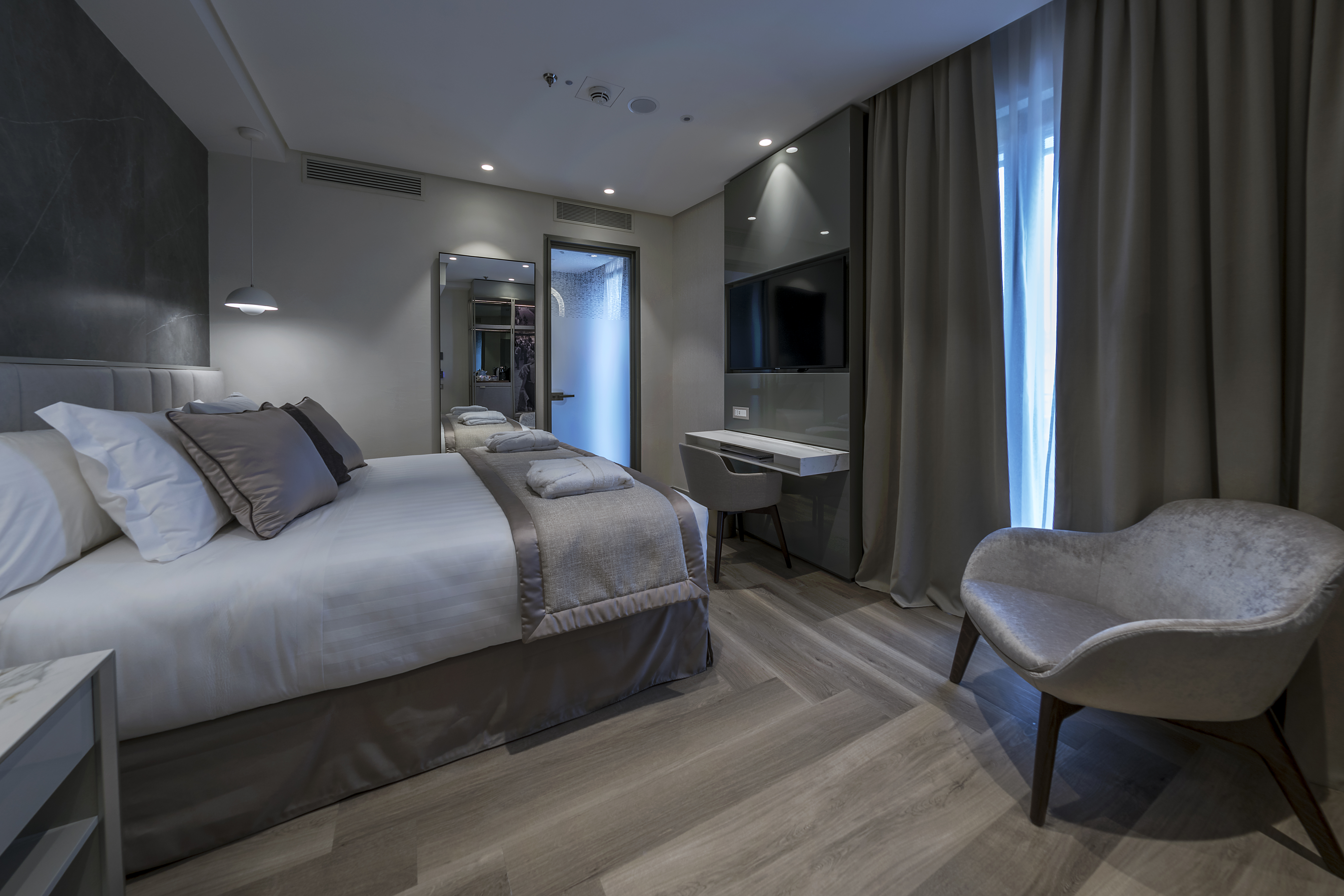 Double Superior King Bed