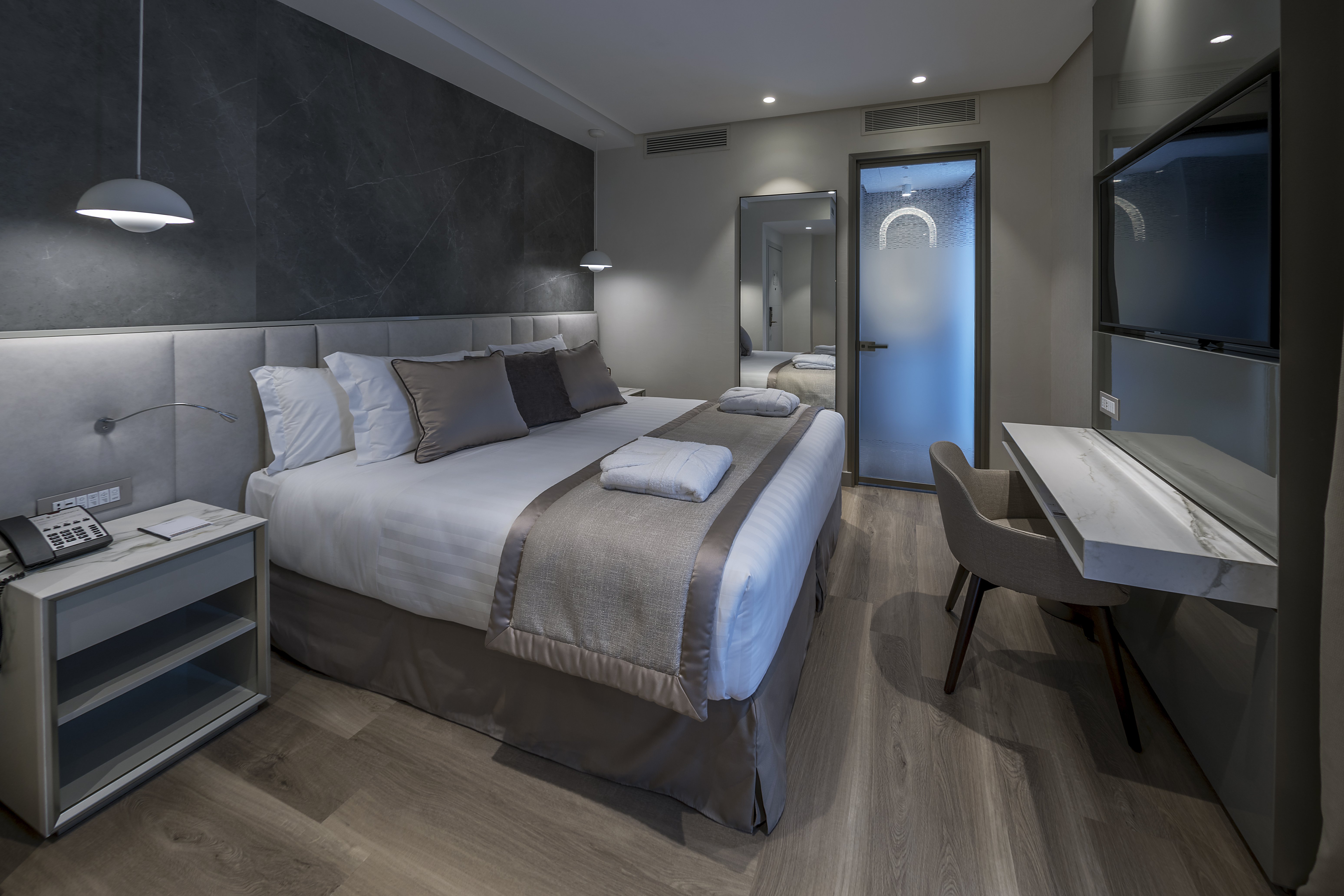 Double Superior King Bed