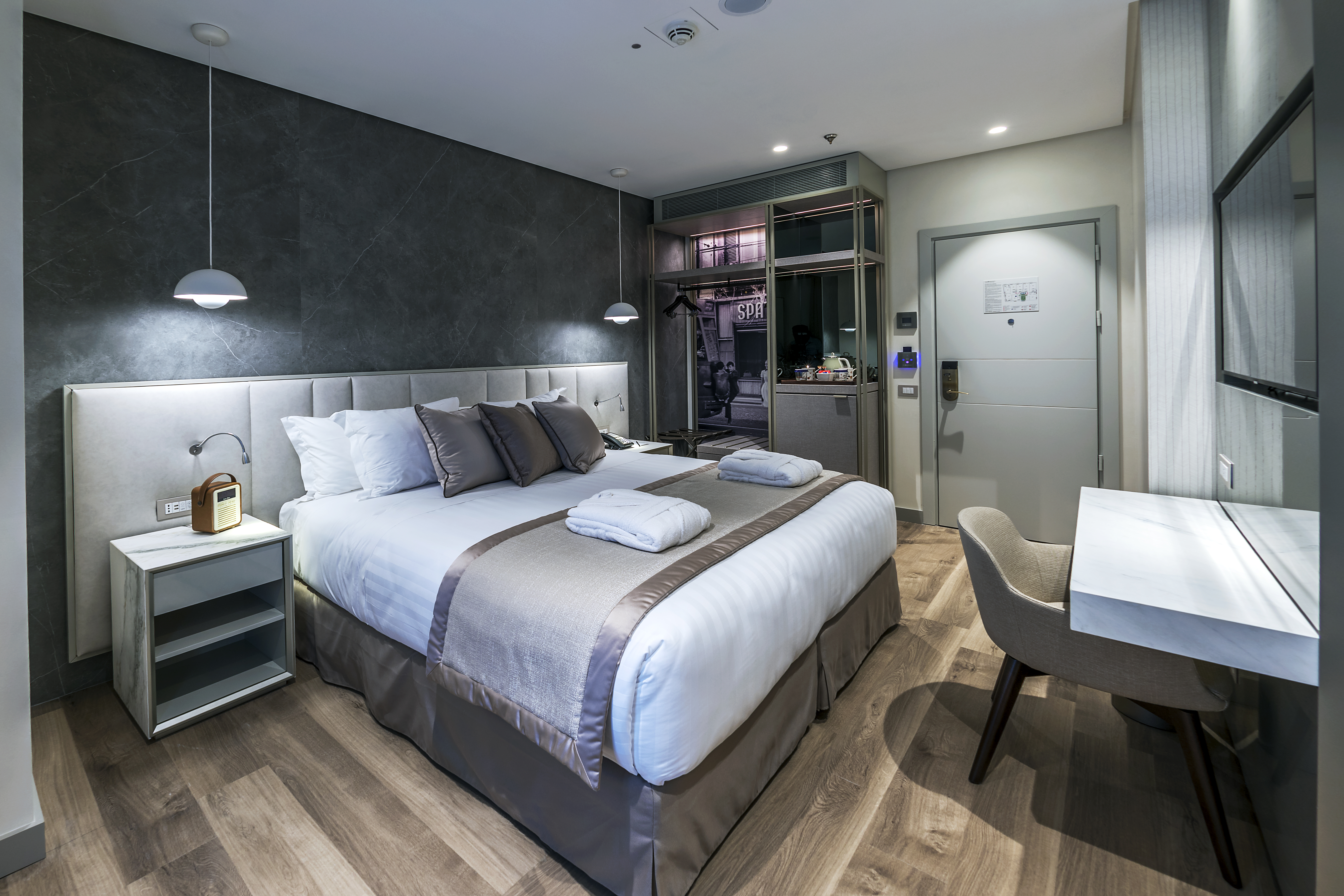 Double Classic King Bed