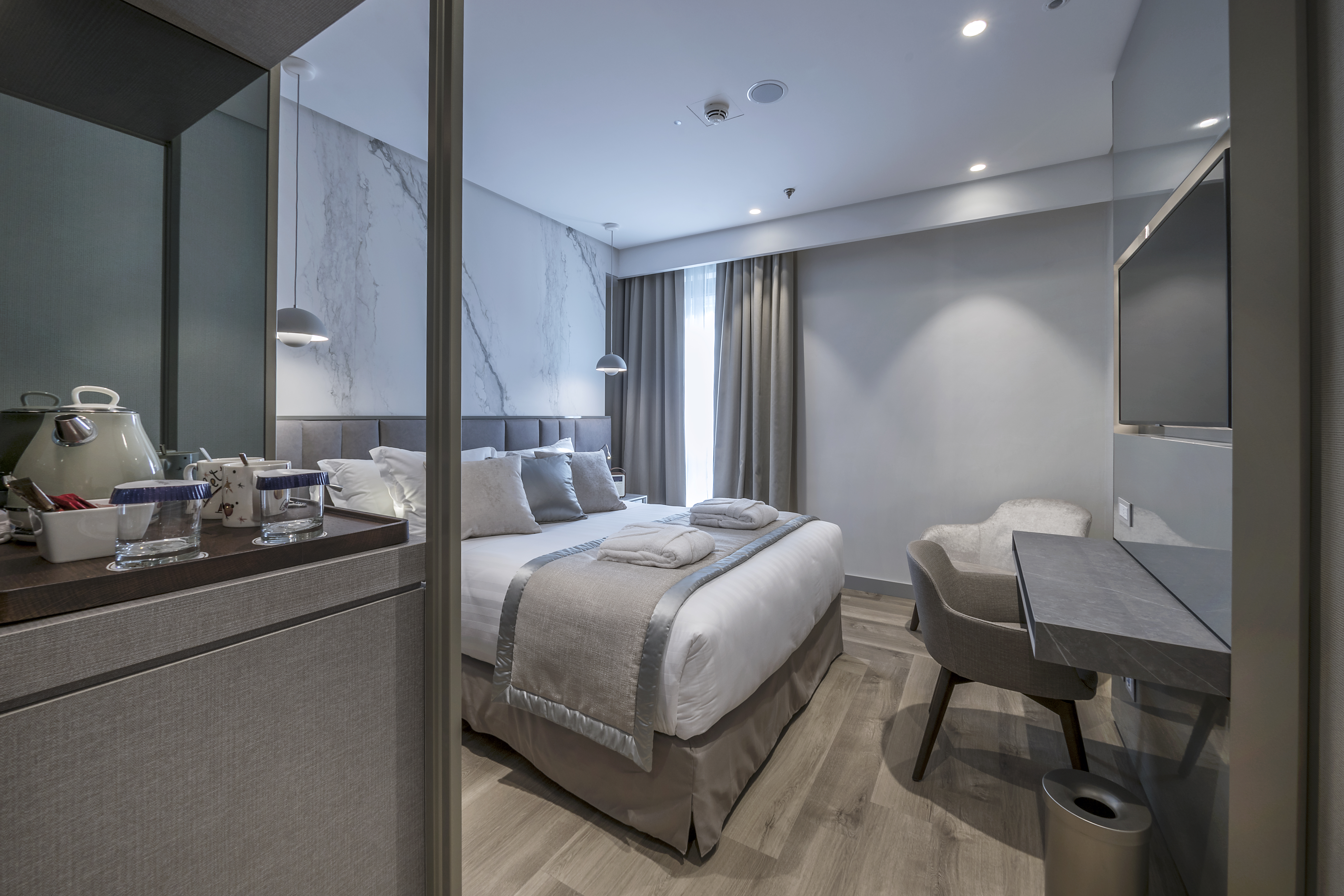 Double Classic Queen Bed