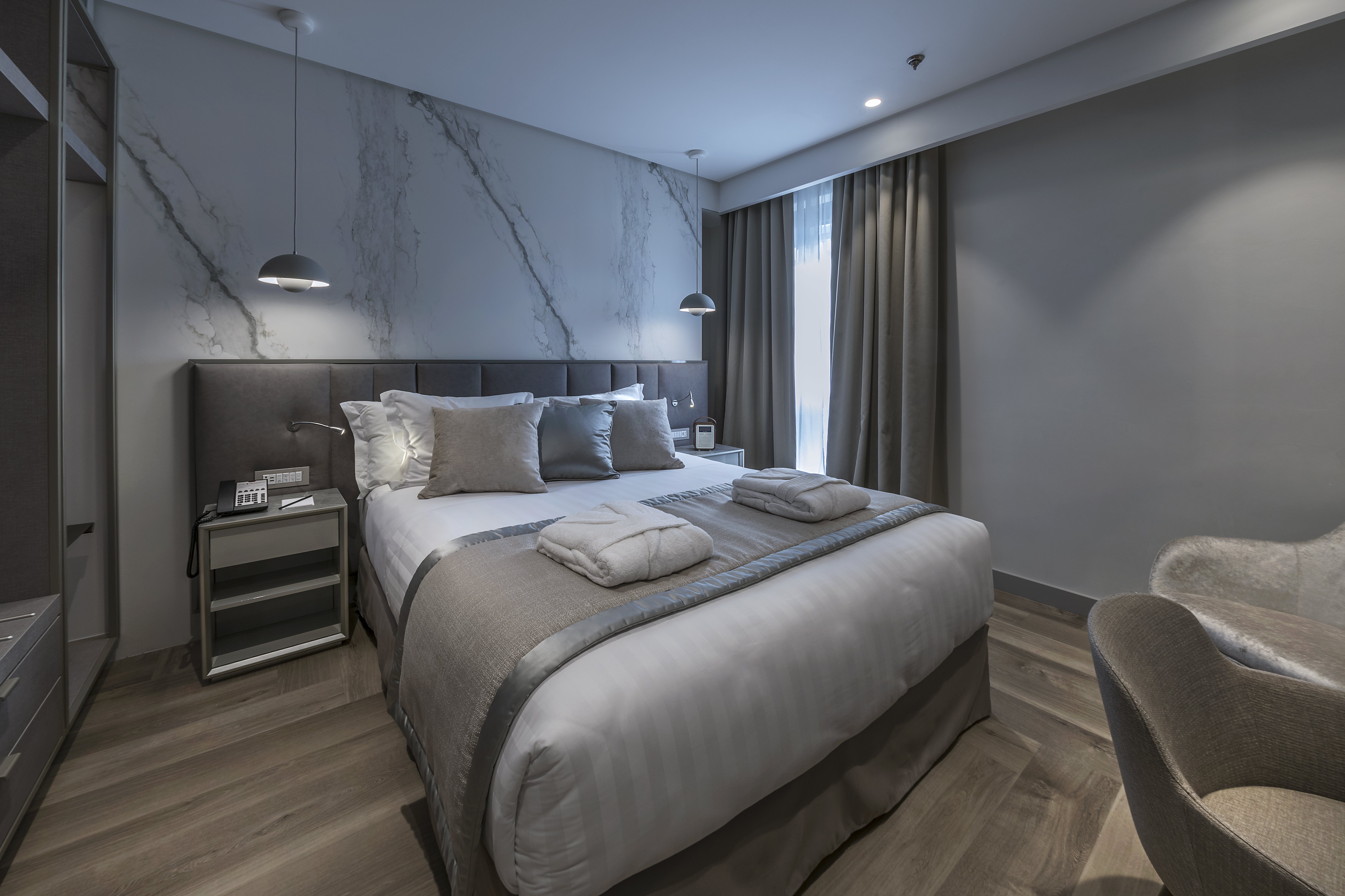 Double Classic Queen Bed