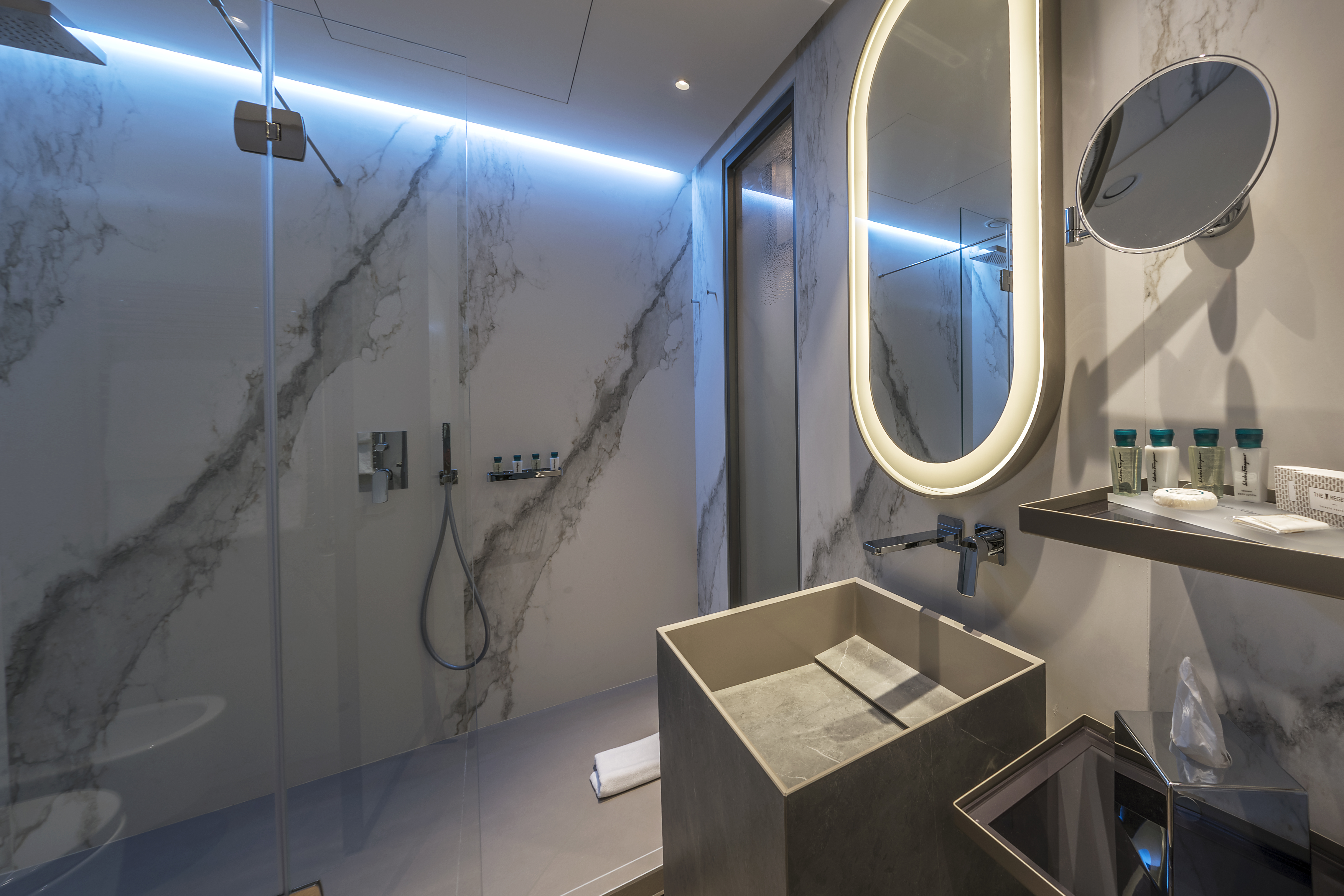 Double Classic Queen Bed