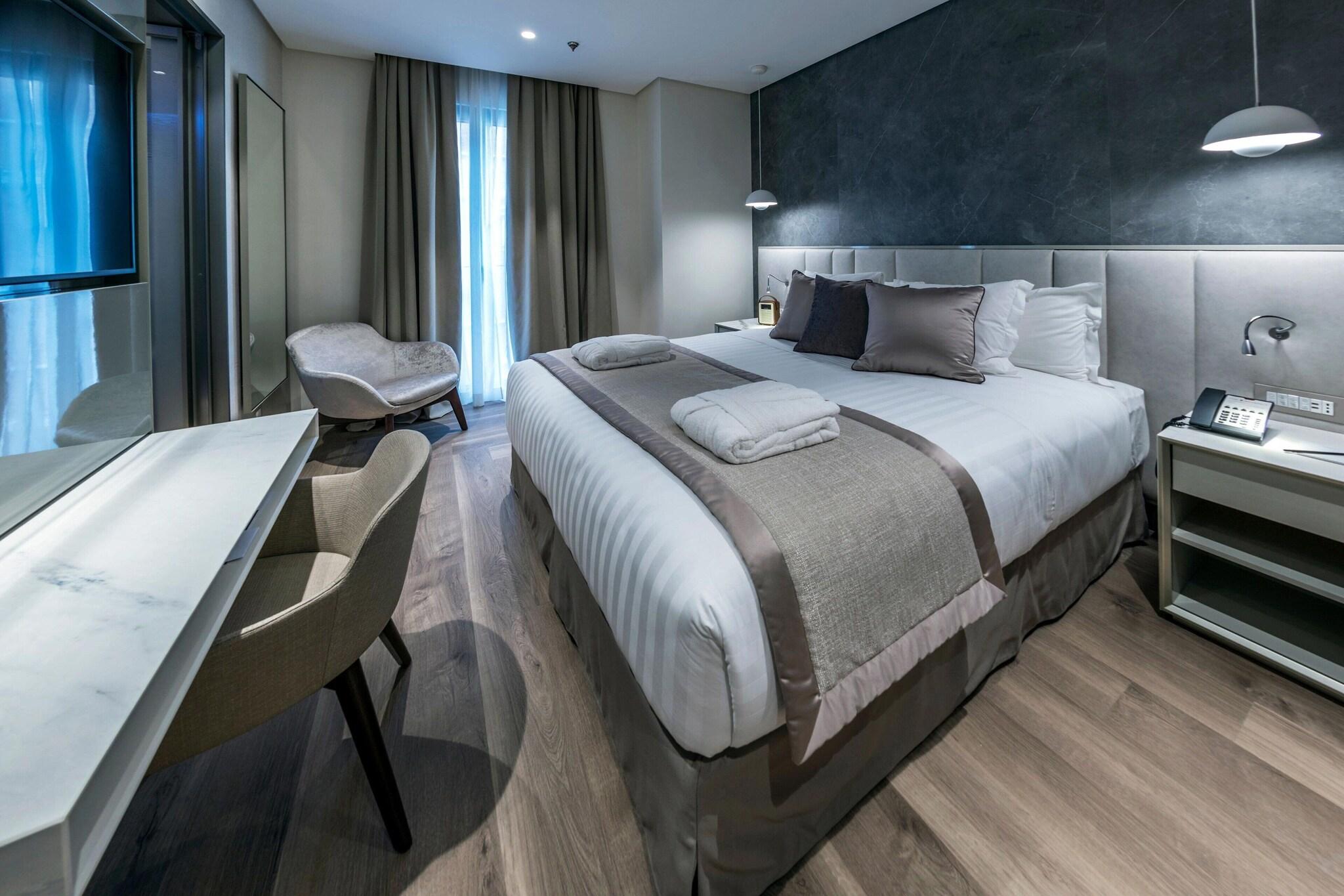 Double Classic King Bed