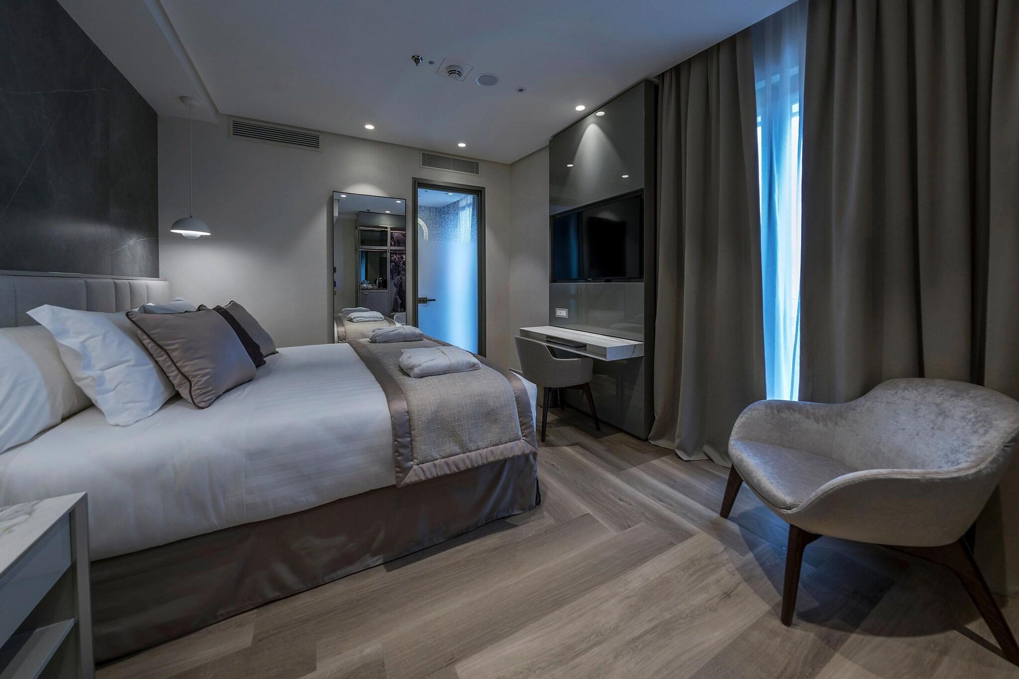 Double Superior King Bed