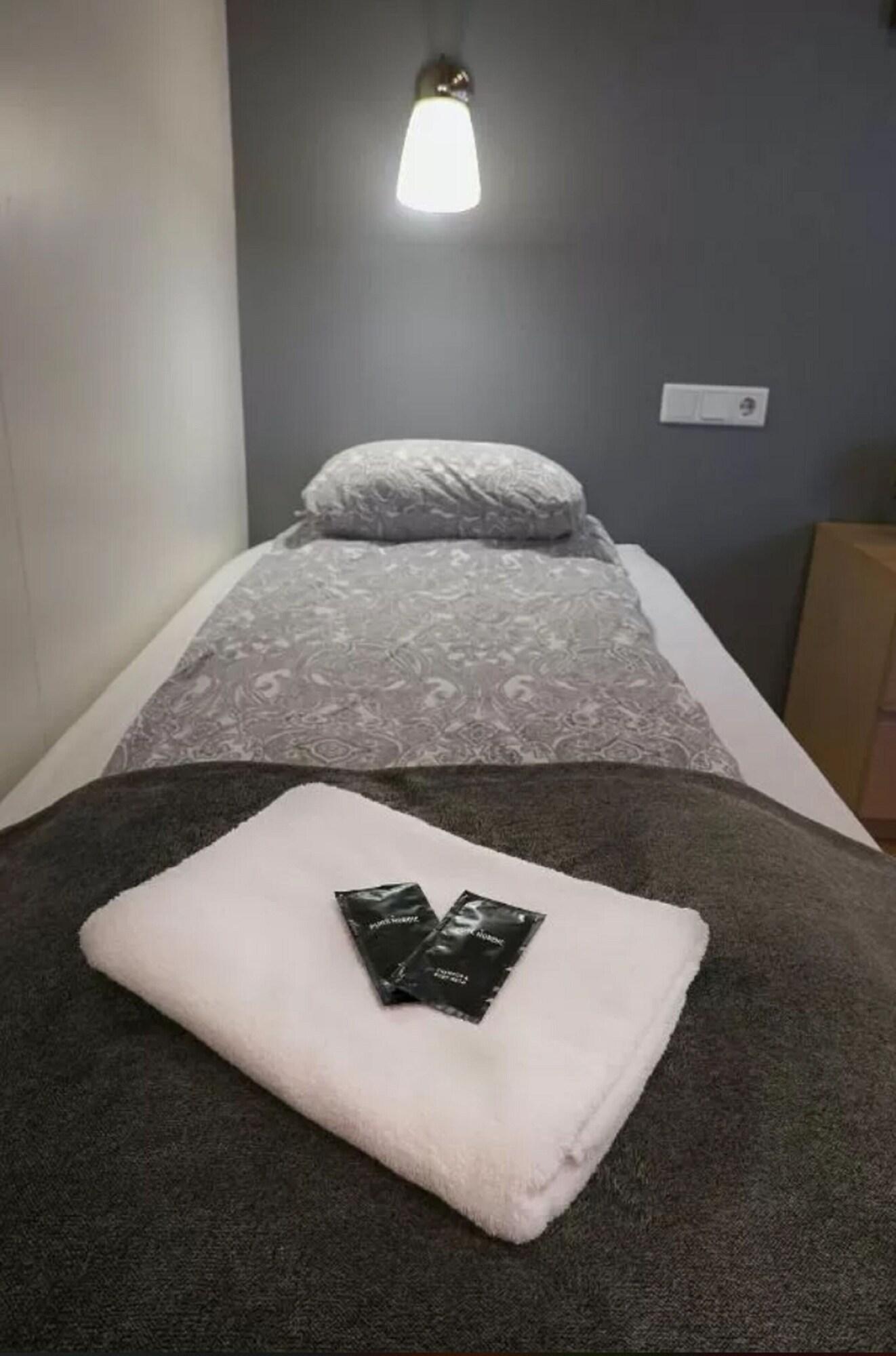 Double Queen Size Bed