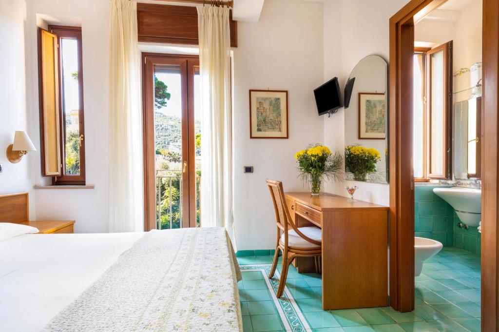 Double or Twin Side Sea View