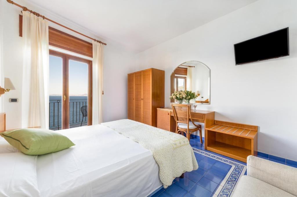 Triple Superior Sea View