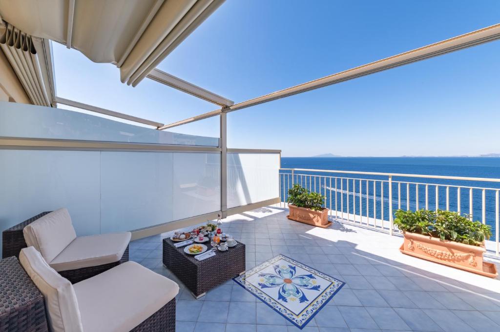 Double or Twin Deluxe Sea View