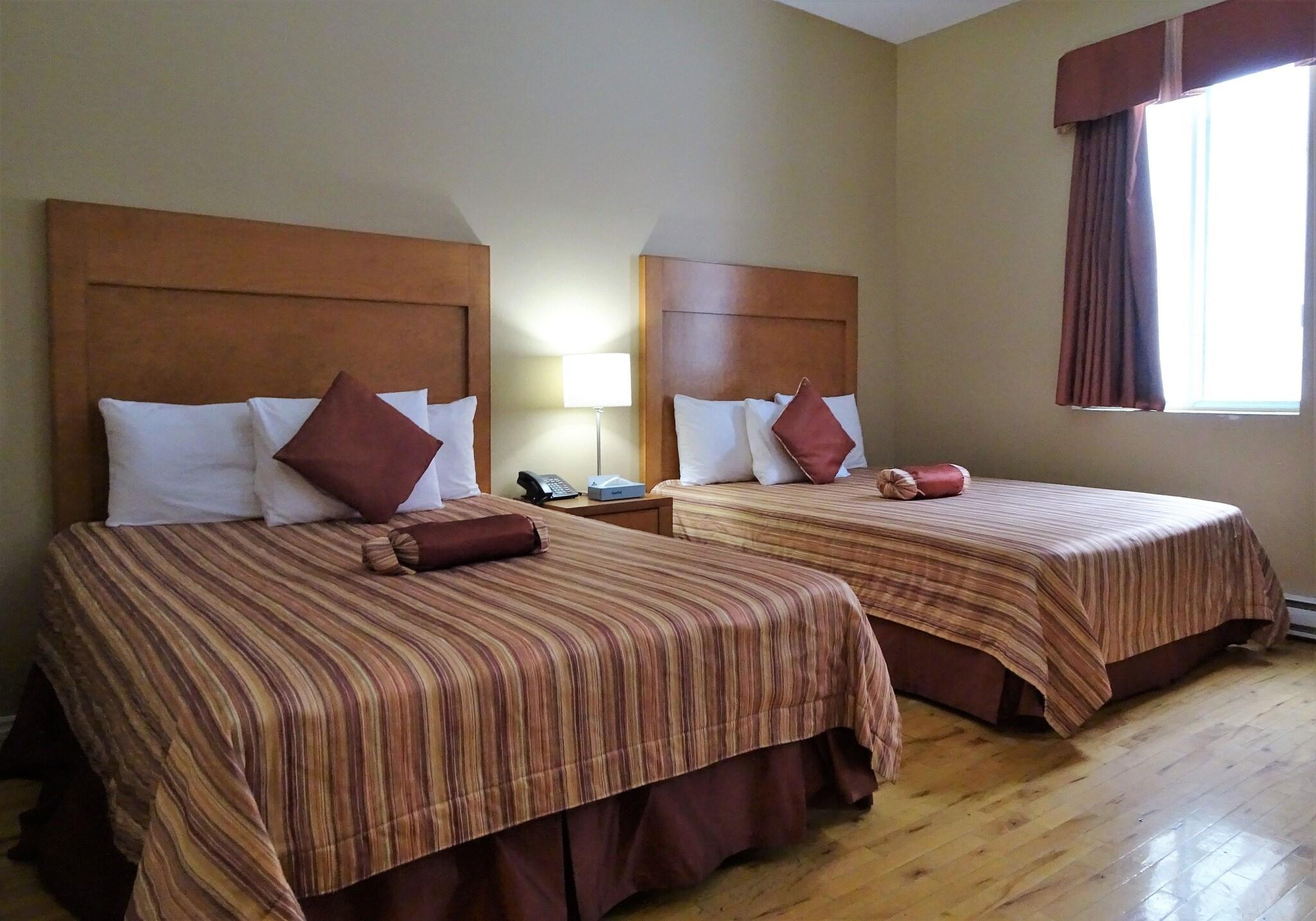 Studio Two Queen Beds