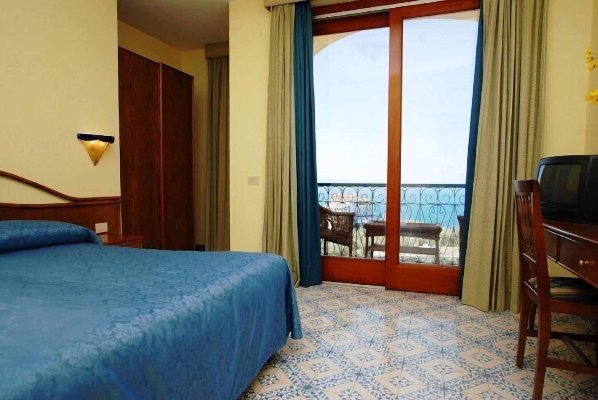 Family Room Queen Size Bed