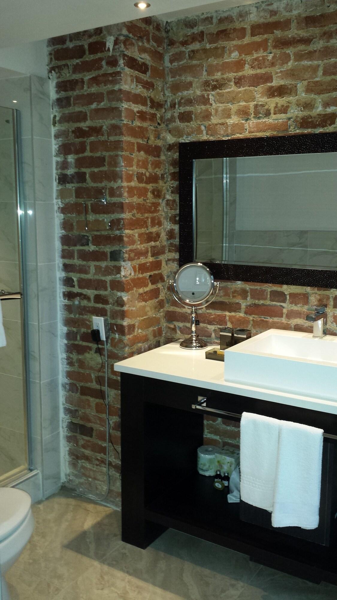 Studio King Size Bed