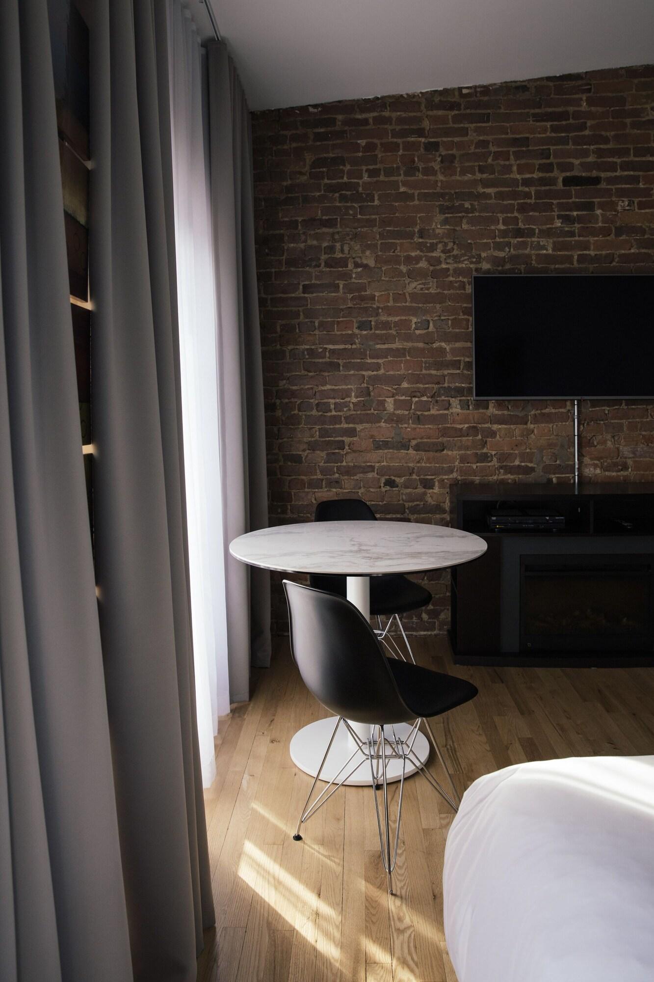 Studio King Size Bed