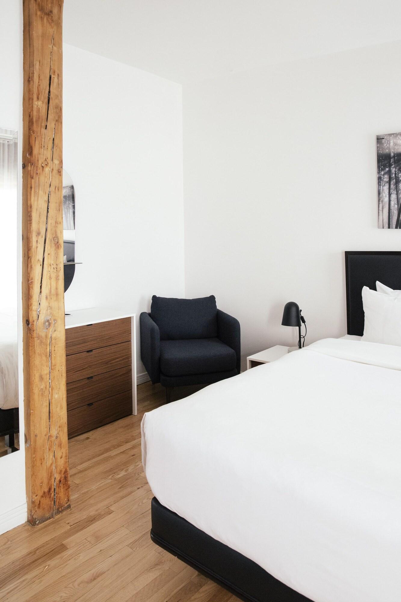 Studio King Size Bed