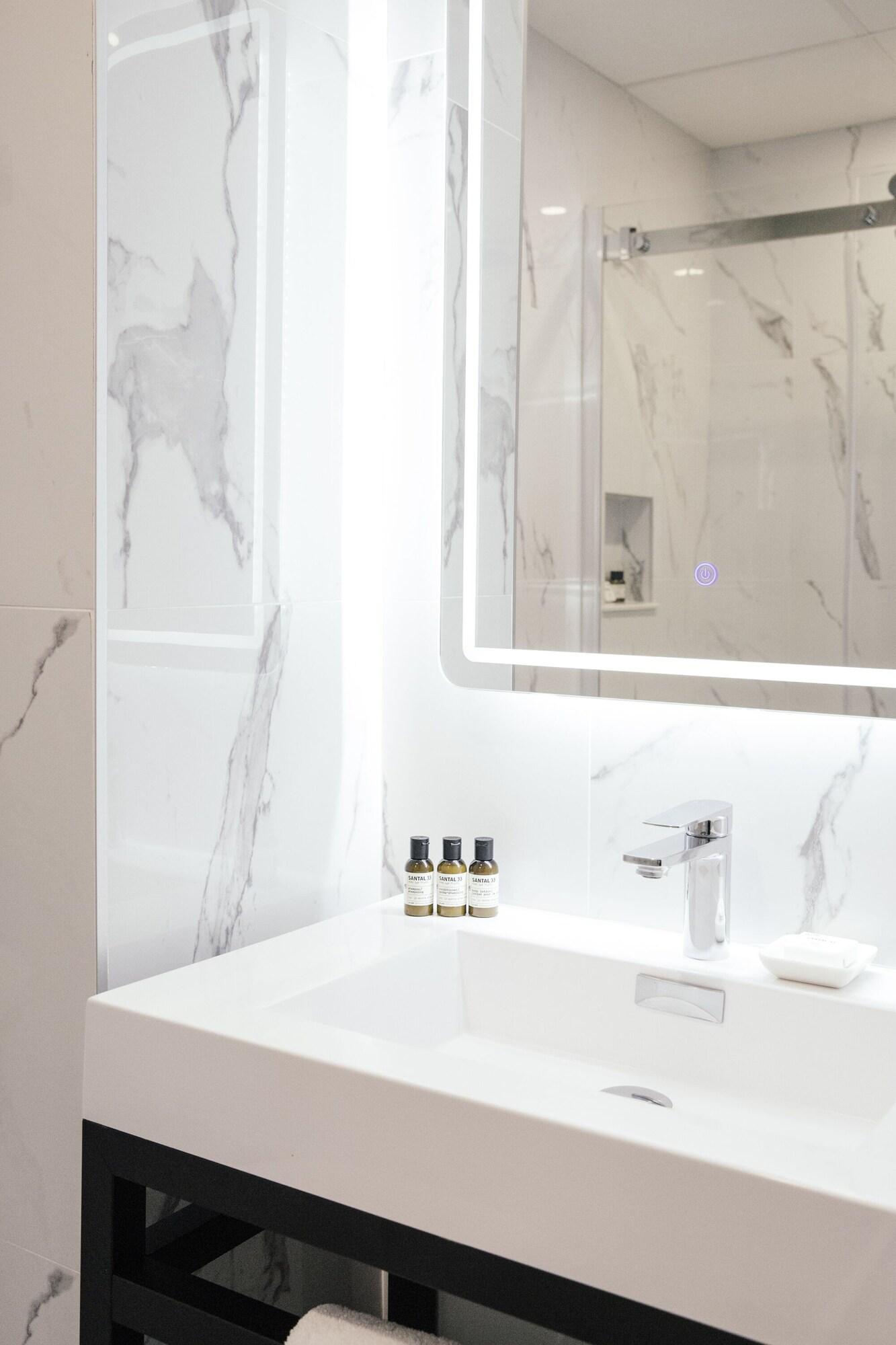 Studio King Size Bed