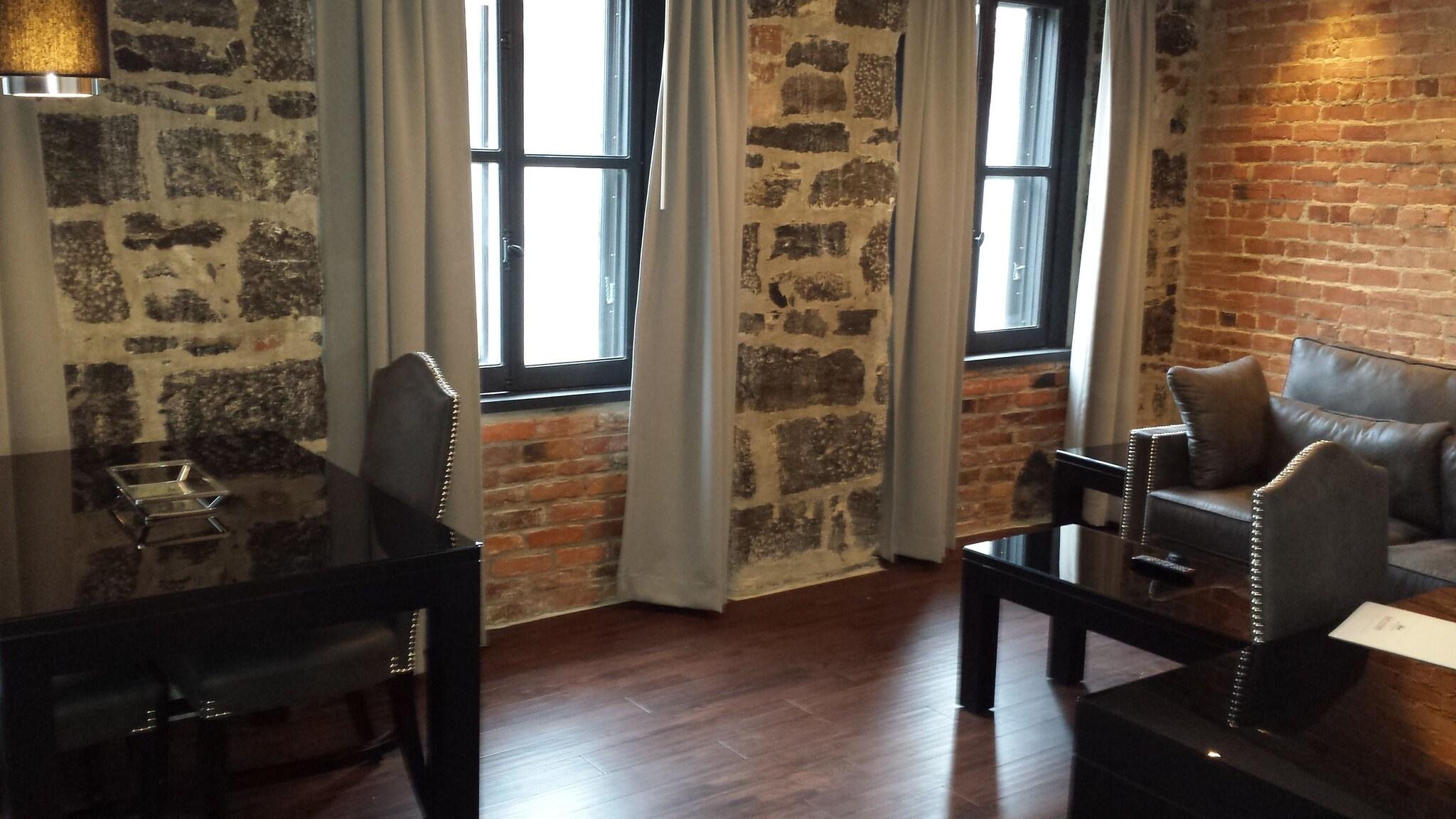 Double Deluxe King Bed