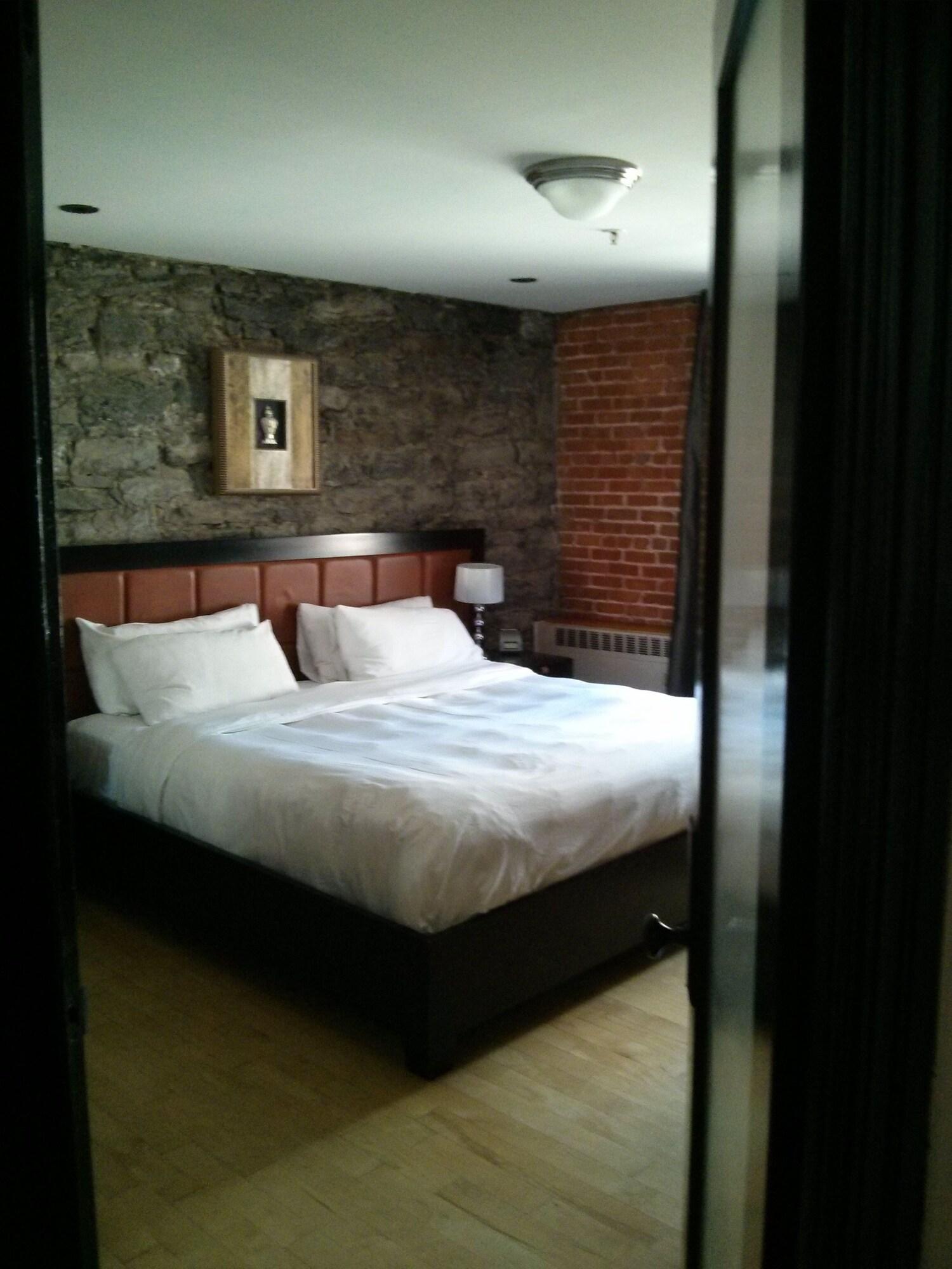 Double Deluxe King Bed