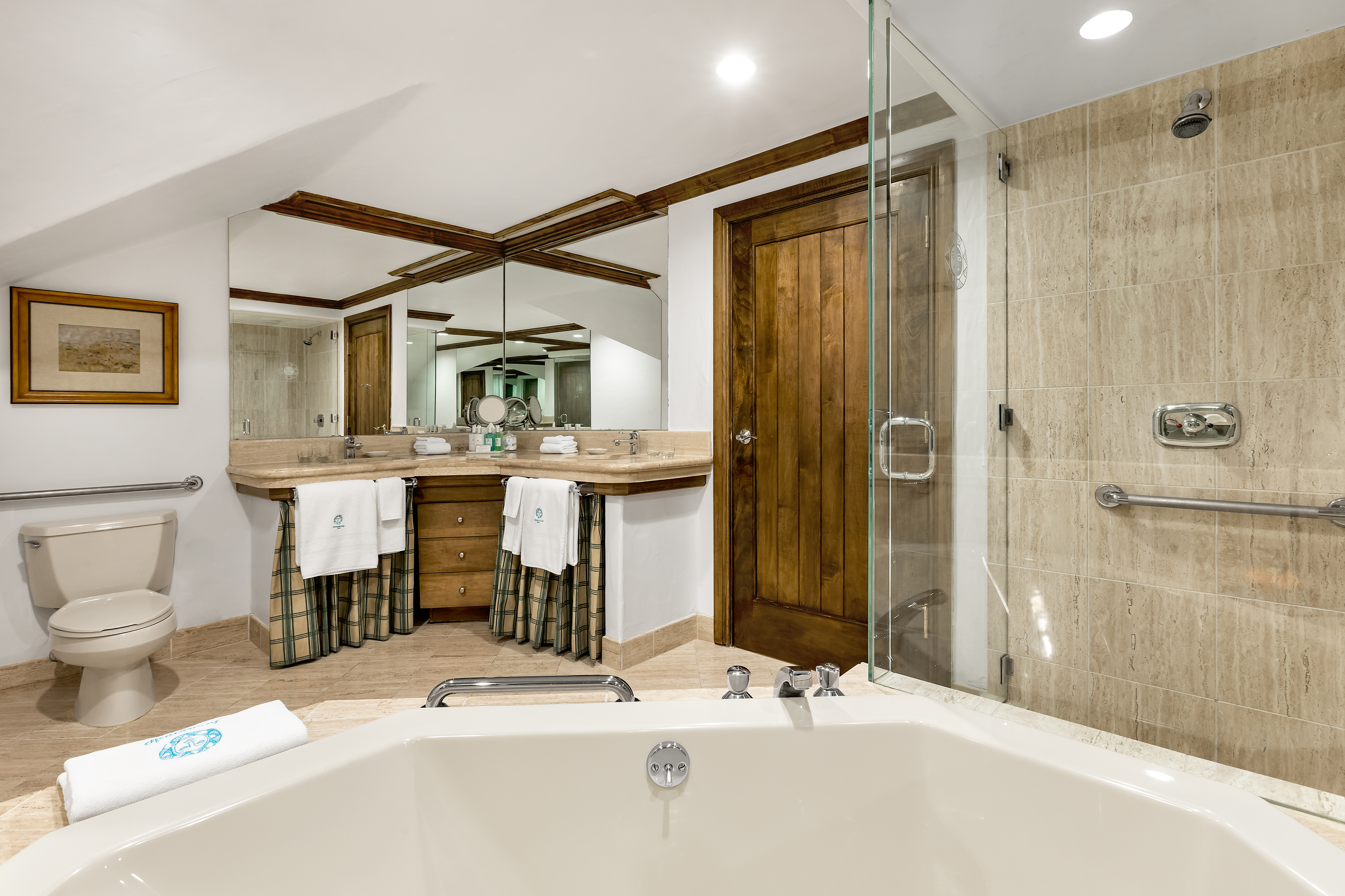 Junior Suite Accessible King Size Bed