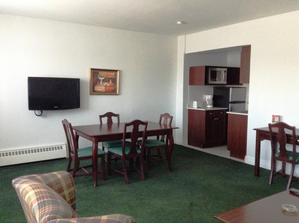 Suite with Kitchenette