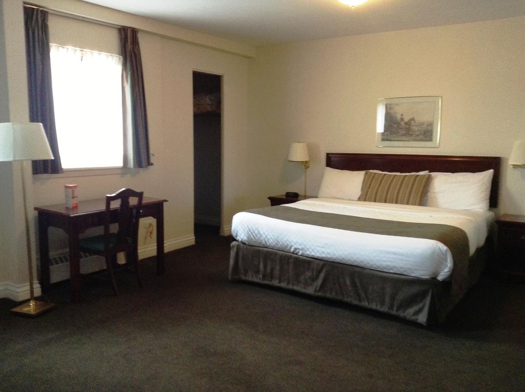 Suite with Kitchenette