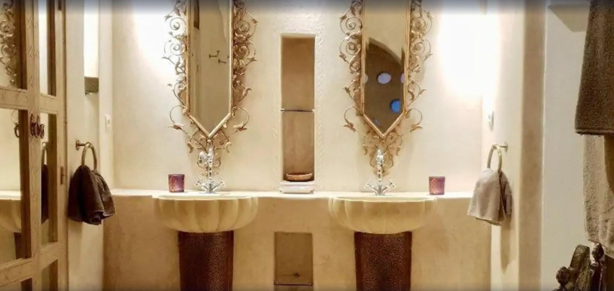 Suite Deluxe with Views