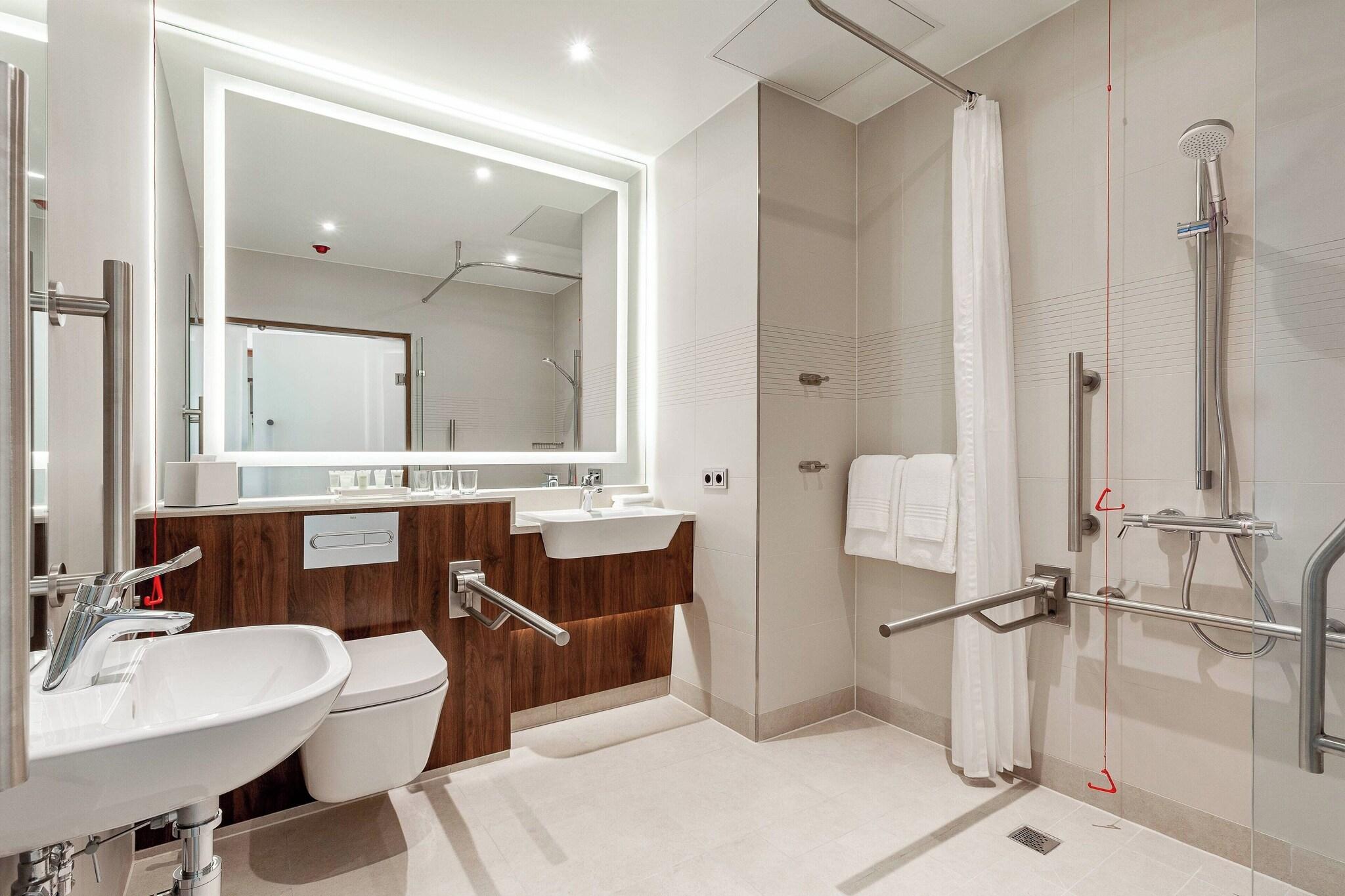 Double Deluxe King Bed