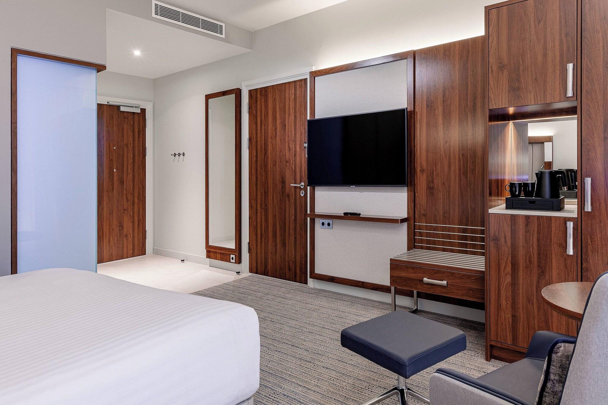 Double Deluxe King Bed