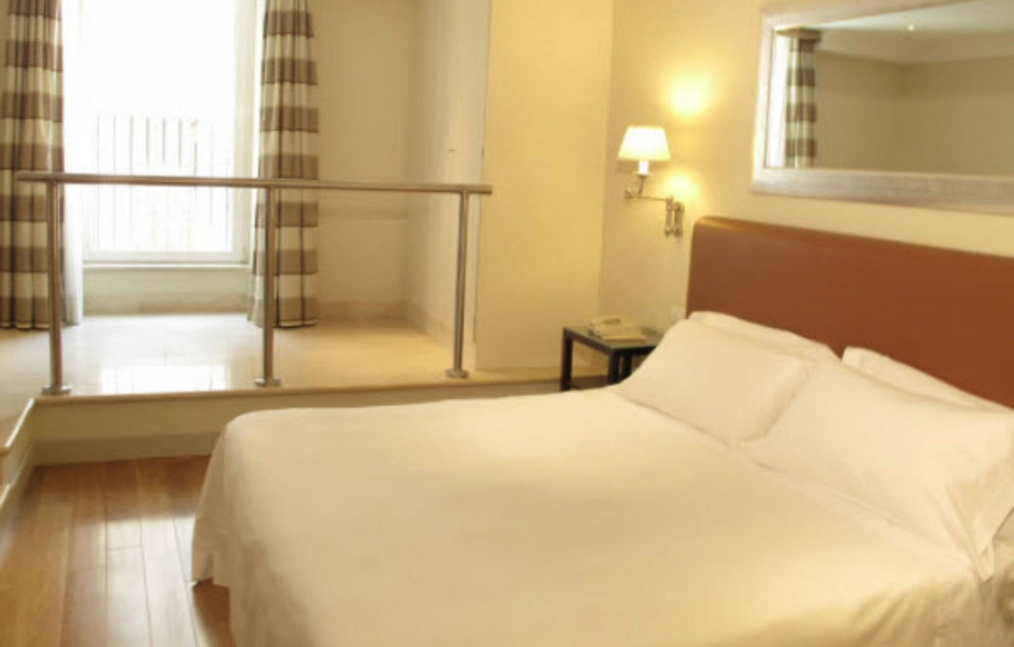 Quadruple Queen Size Bed