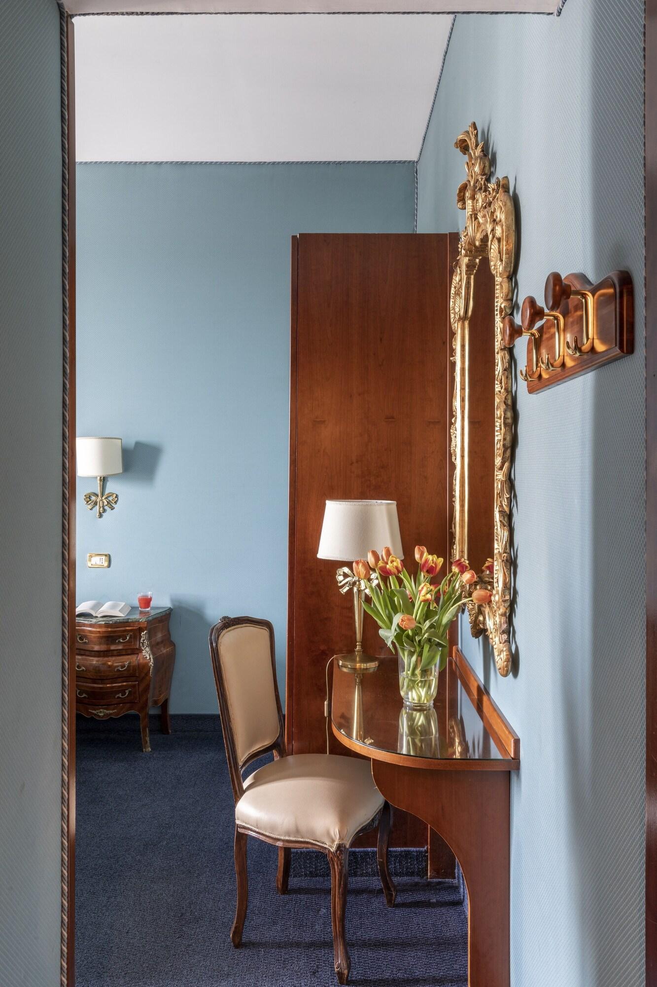 Room Connecting Room