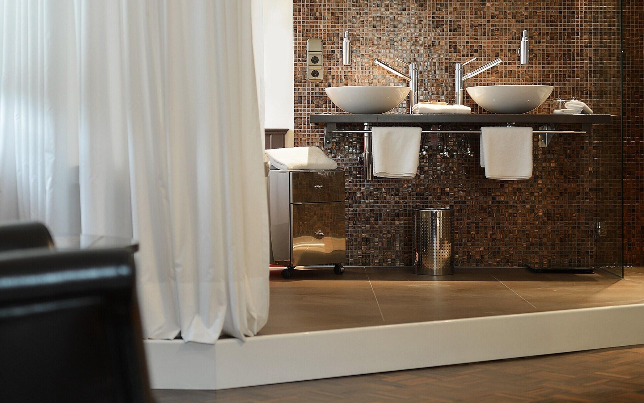 Double Queen Size Bed