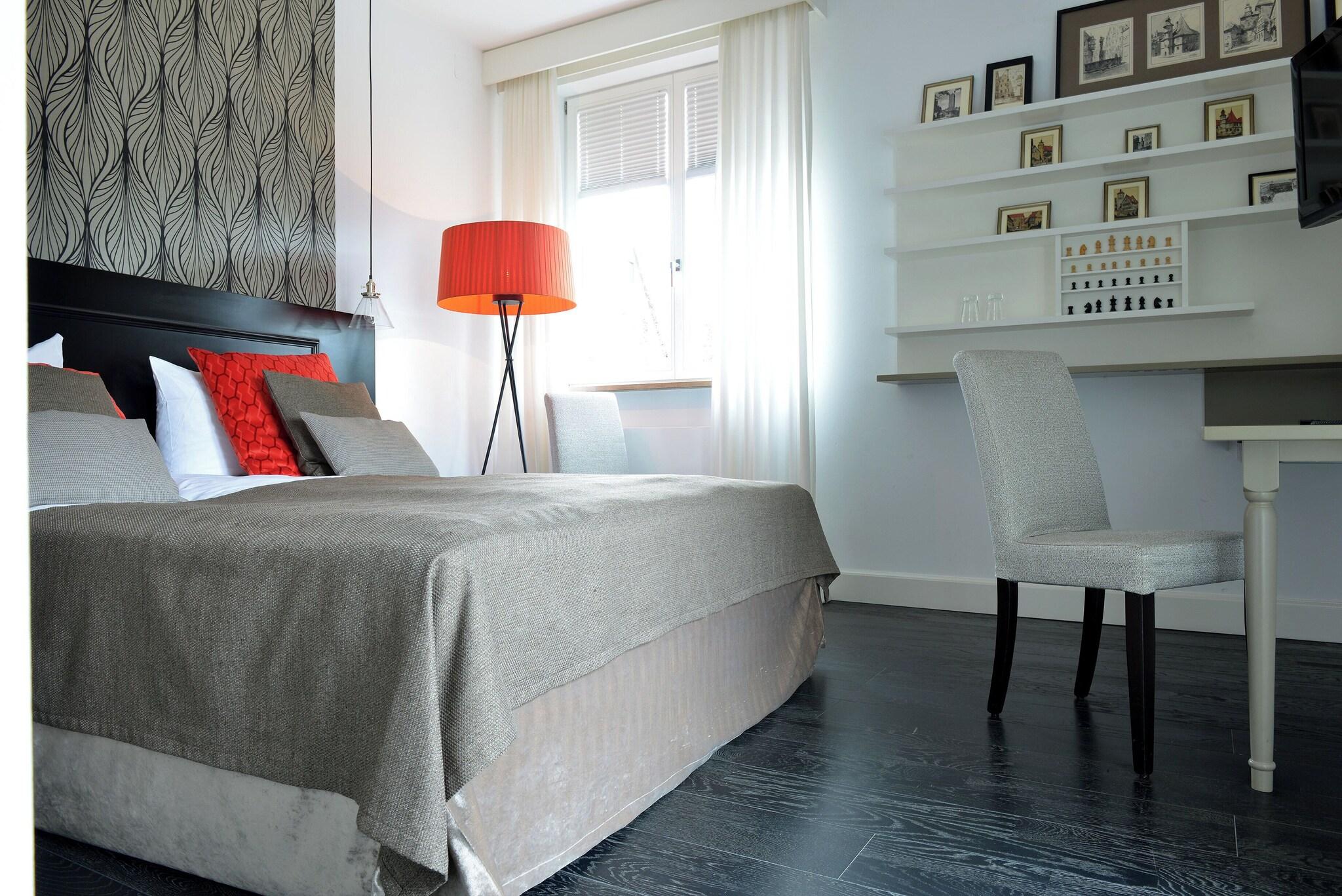 Double Classic Queen Bed