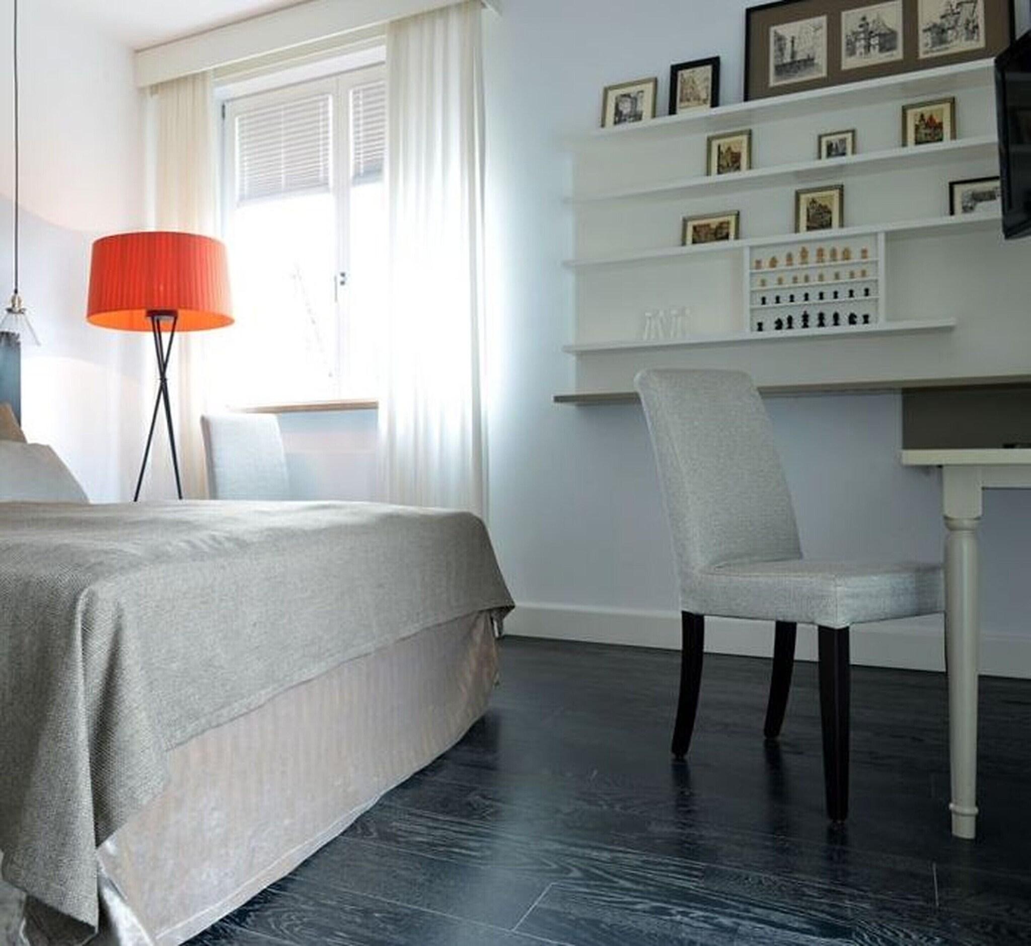 Double Classic Queen Bed