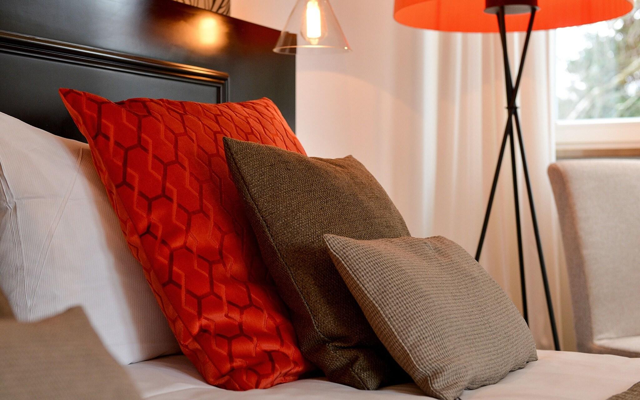 Double Classic Queen Bed