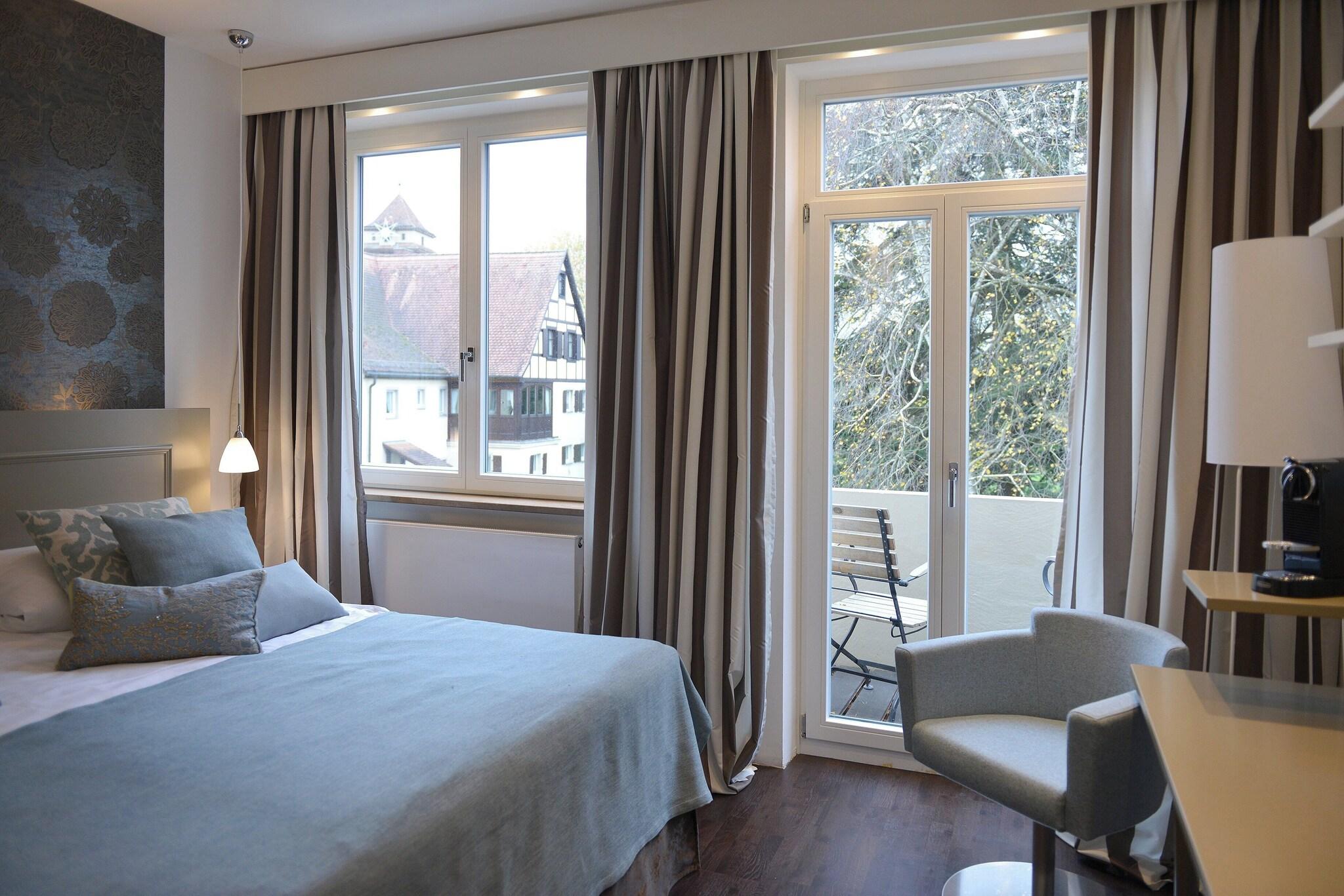 Double Classic Queen Bed