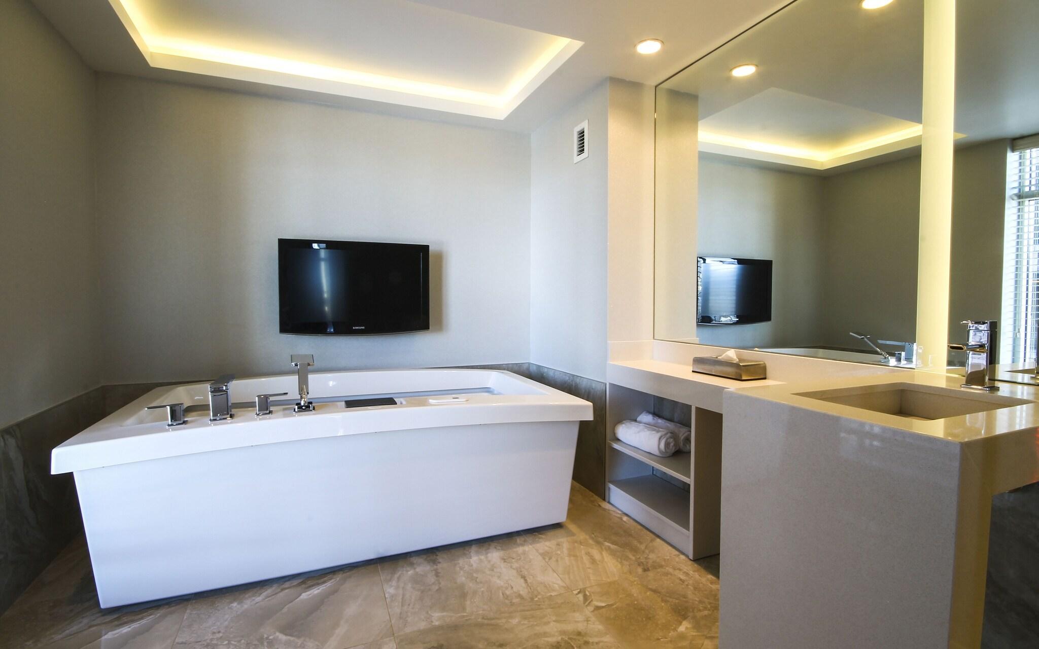 Studio Luxury City View