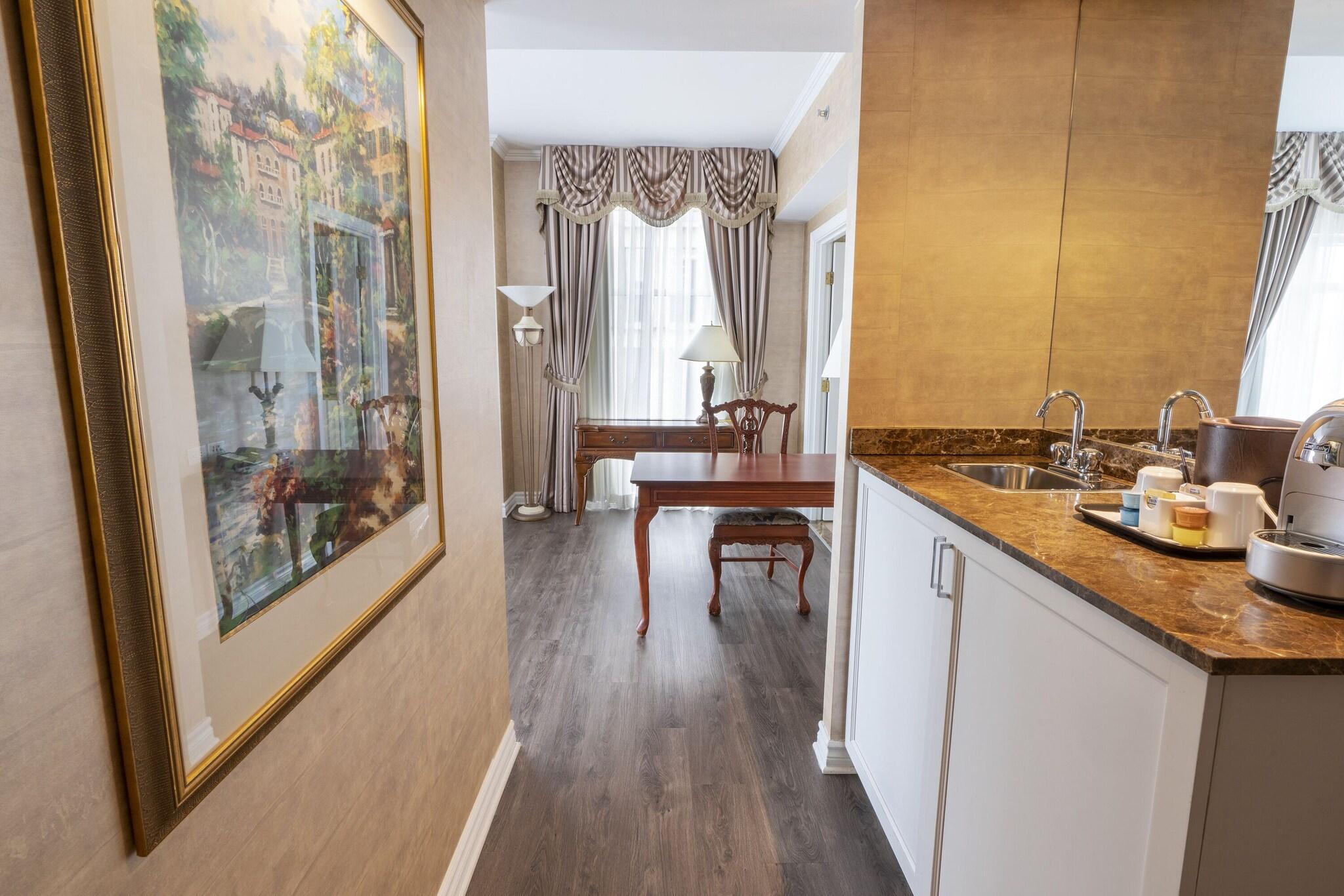 Suite City View King Bed